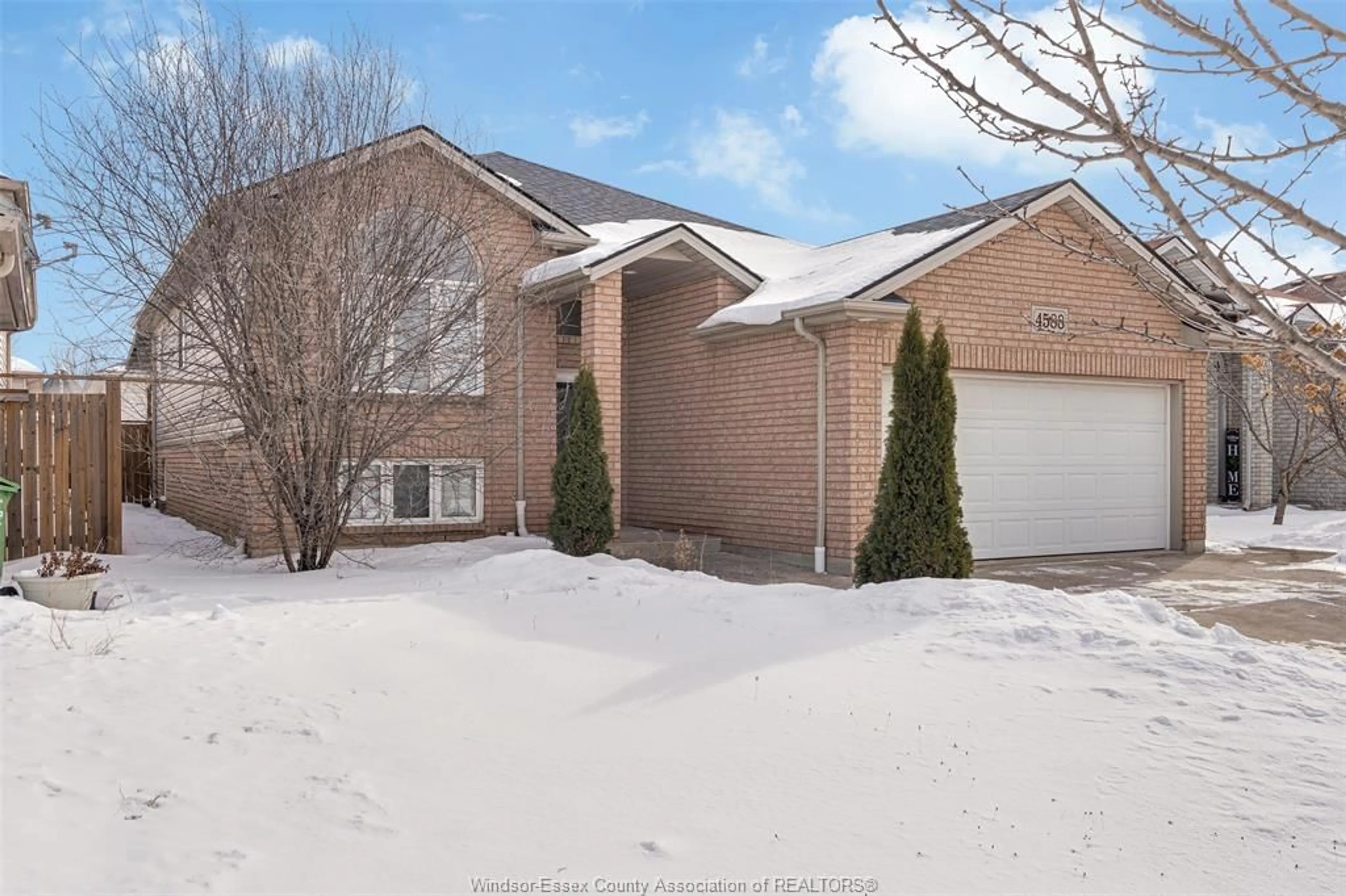 Unknown for 4588 FONTANA, Windsor Ontario N9G 3C8