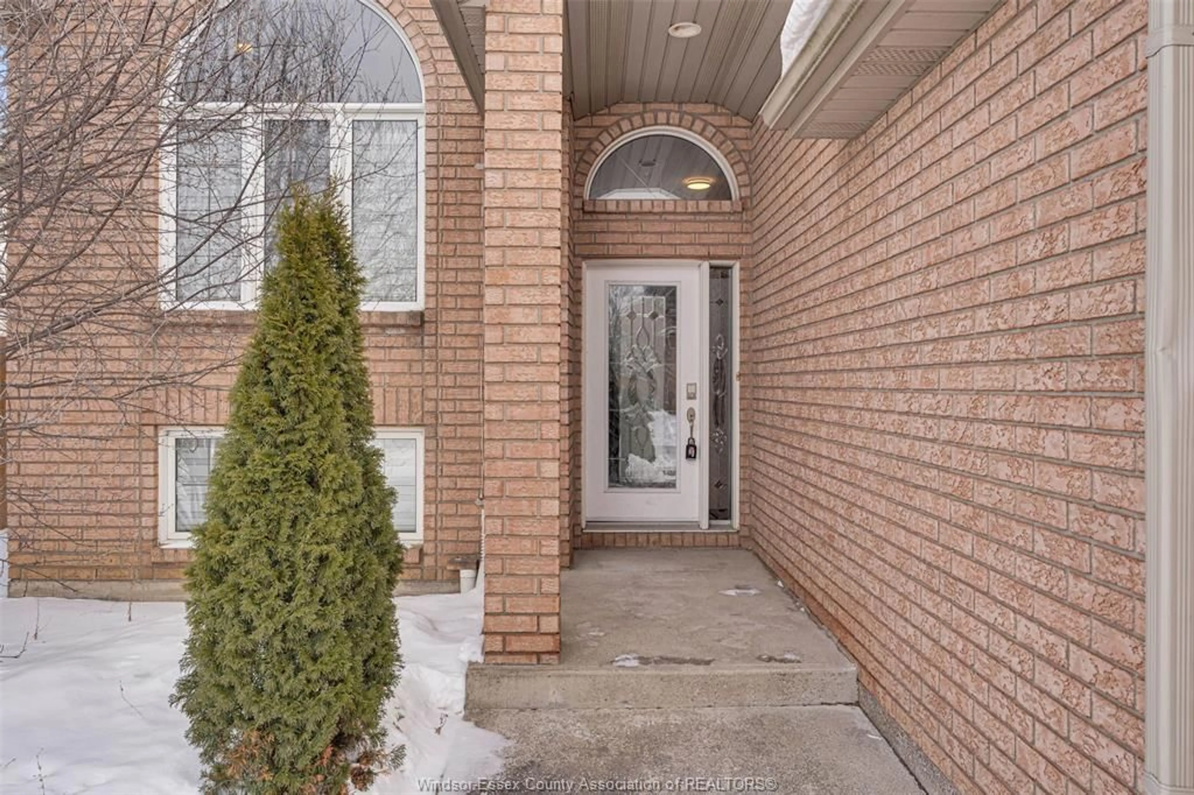 Indoor entryway for 4588 FONTANA, Windsor Ontario N9G 3C8