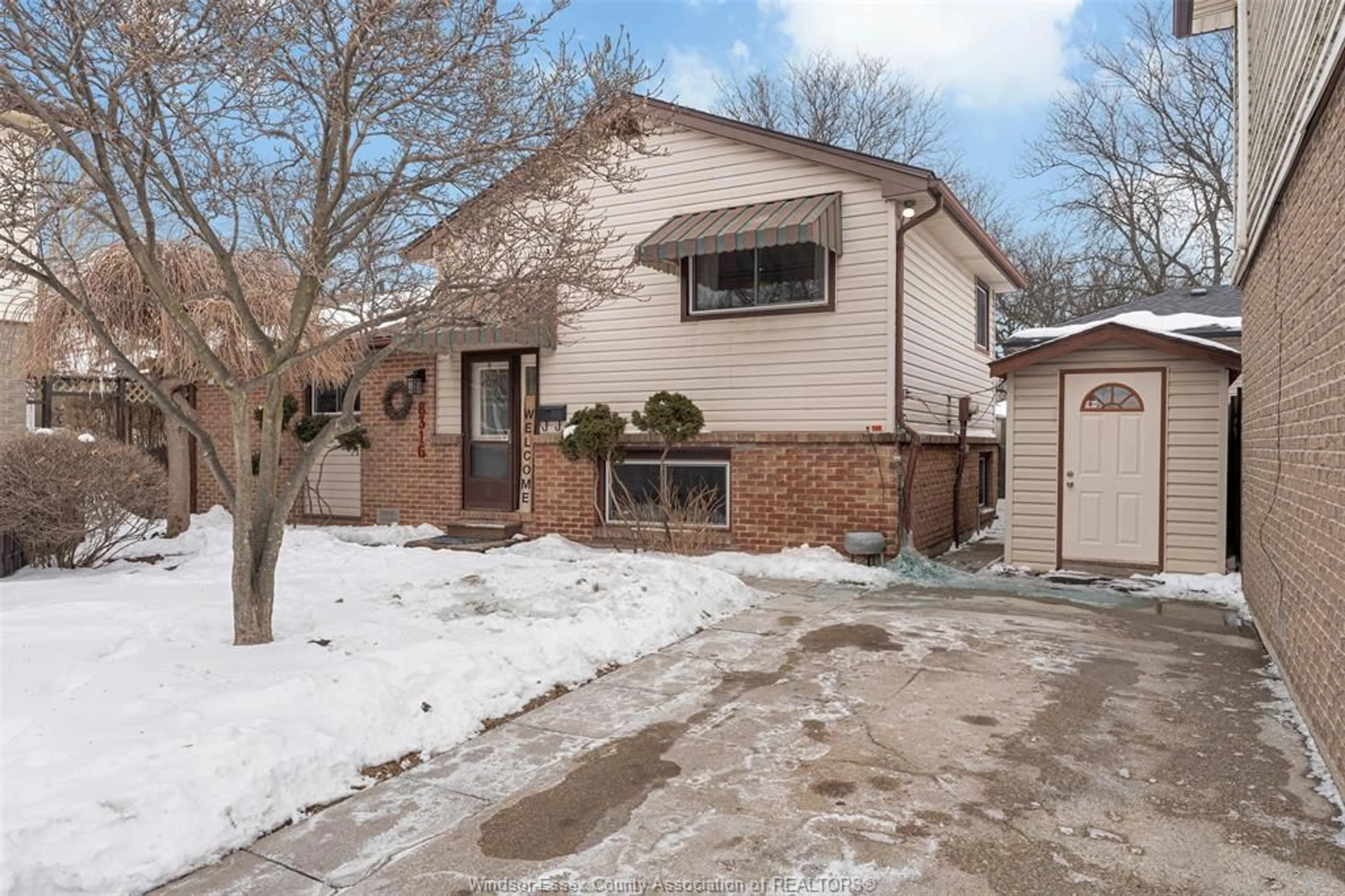 Home with brick exterior material, street for 8316 East Moor Court, Windsor Ontario N8S 4M7