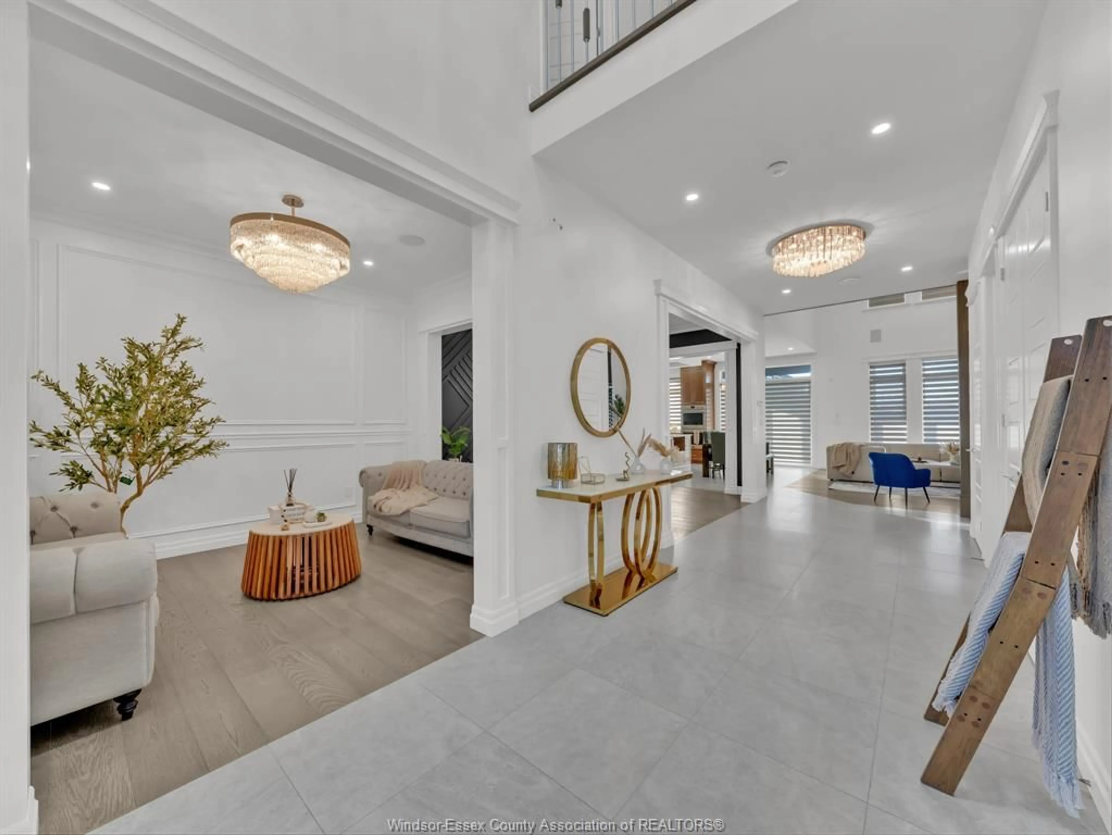 Indoor foyer for 4461 CATERINA, LaSalle Ontario N9H 0N3