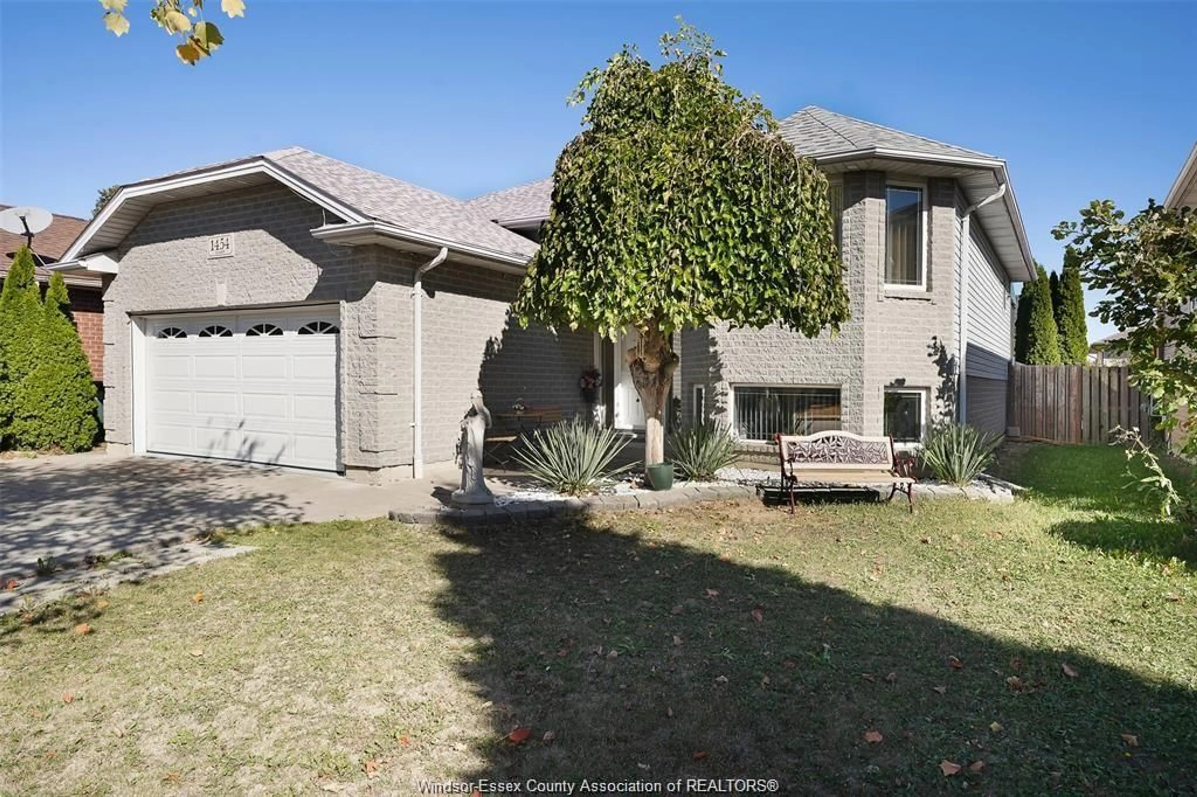 A pic from outside/outdoor area/front of a property/back of a property/a pic from drone, street for 1454 CLOVER Ave, Windsor Ontario N8P 1R2