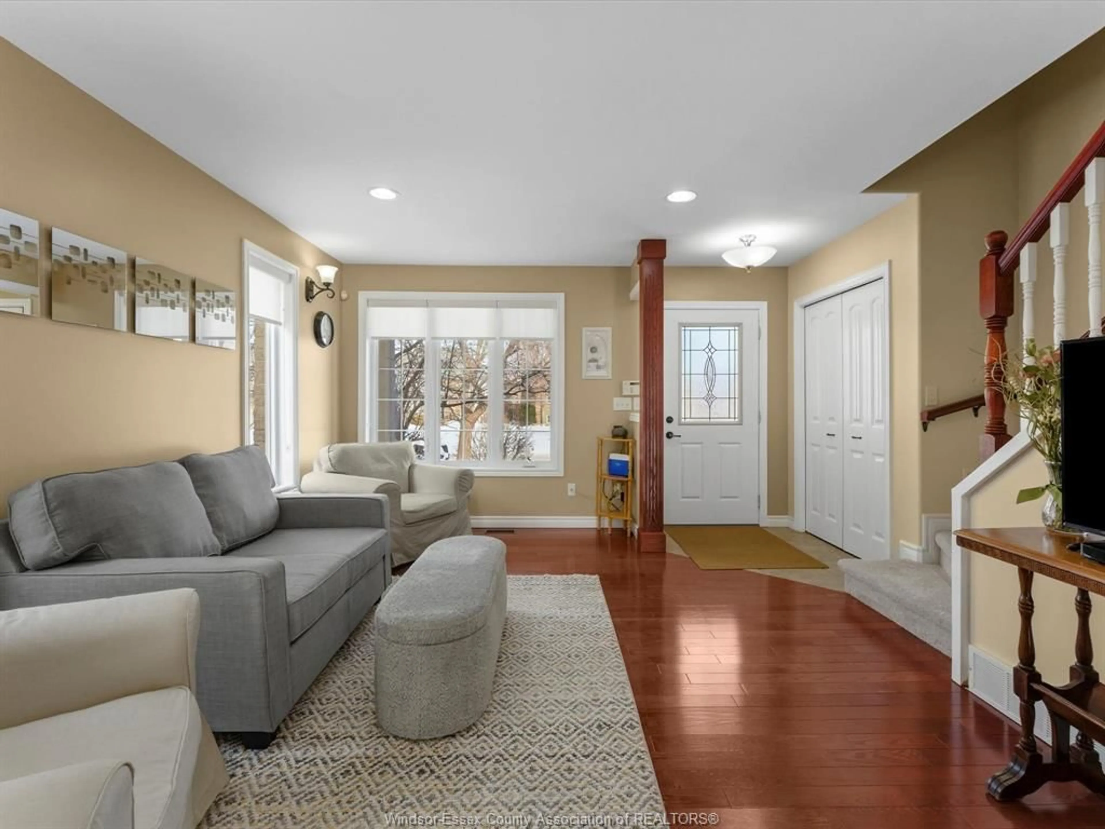 Indoor entryway for 284 DONALD Cres, Belle River Ontario N8L 0N5