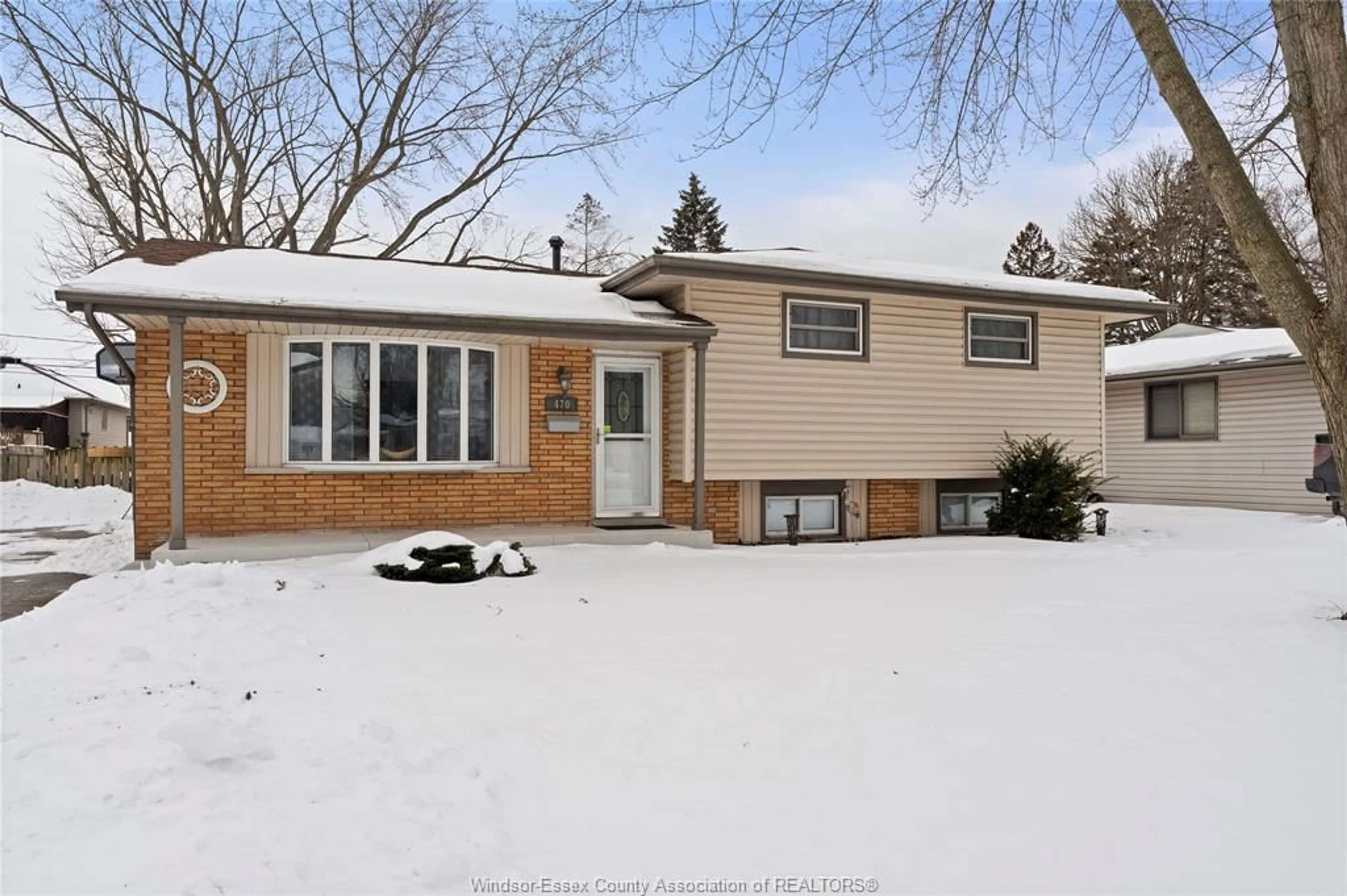 Home with vinyl exterior material, street for 470 MAPLE Ave, LaSalle Ontario N9J 1P4