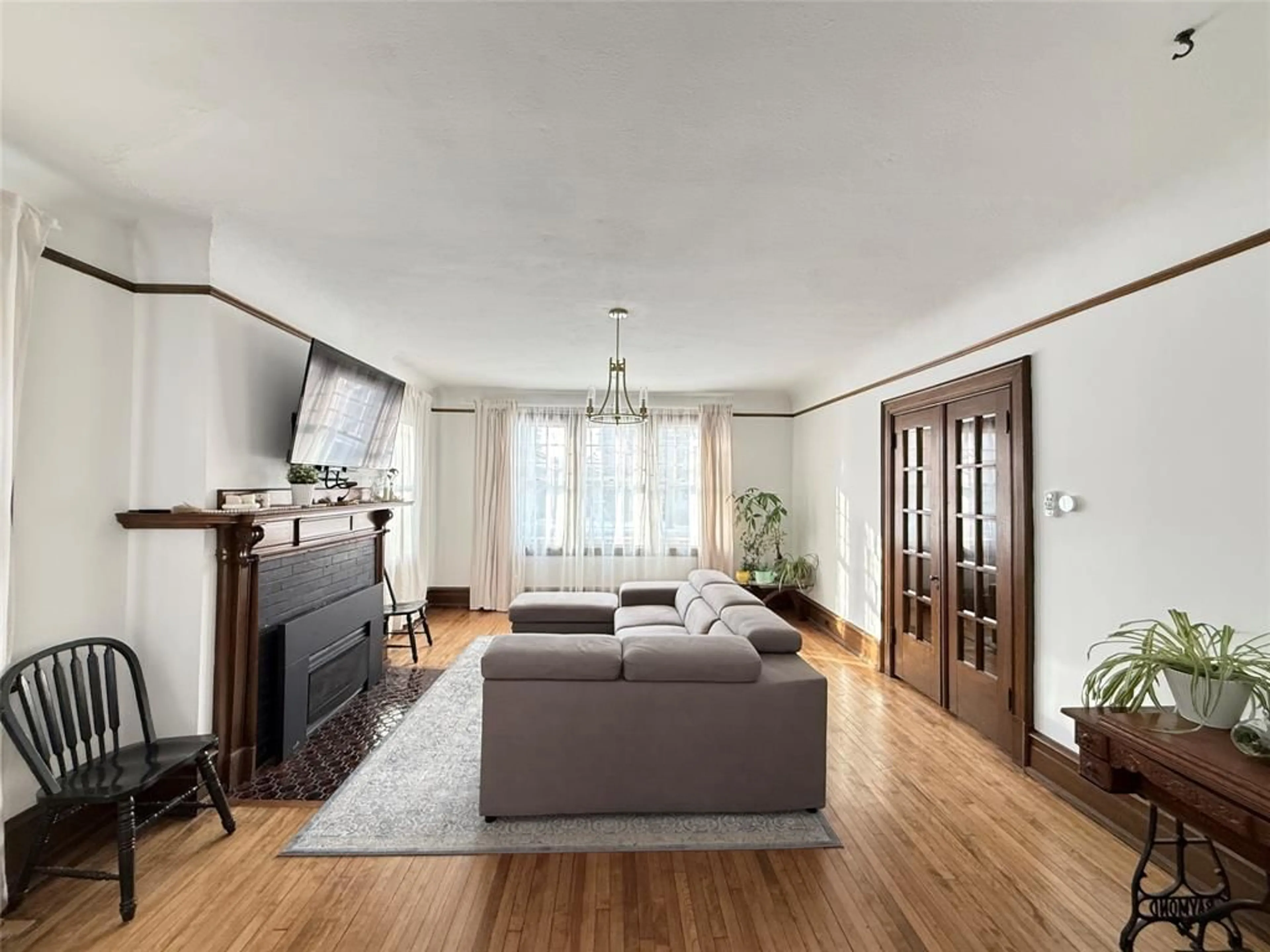 Living room with furniture, wood/laminate floor for 326 VIDAL St, Sarnia Ontario N7T 5Y6