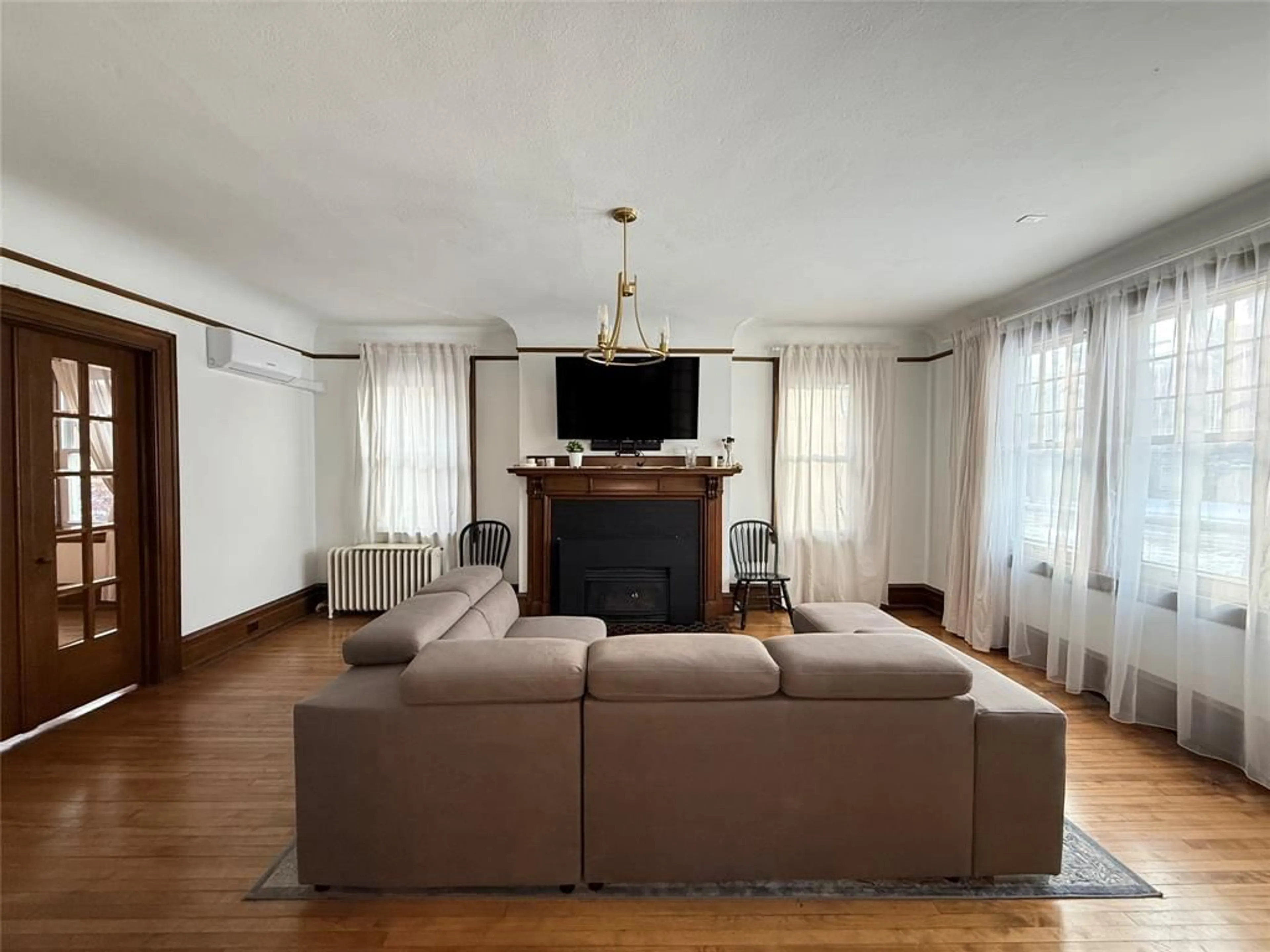 Living room with furniture, unknown for 326 VIDAL St, Sarnia Ontario N7T 5Y6