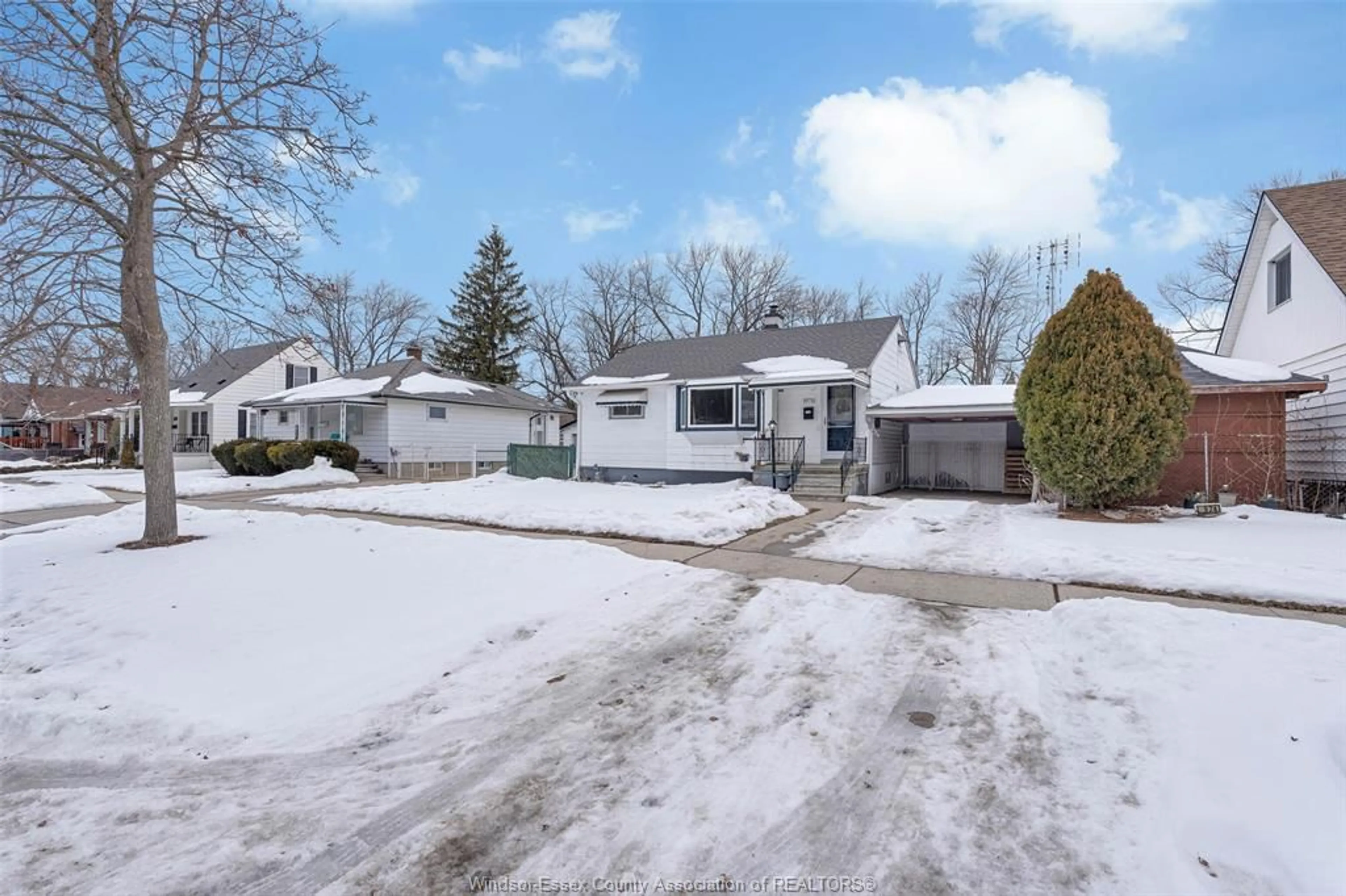 A pic from outside/outdoor area/front of a property/back of a property/a pic from drone, street for 1970 Ellrose, Windsor Ontario N8W 4T9