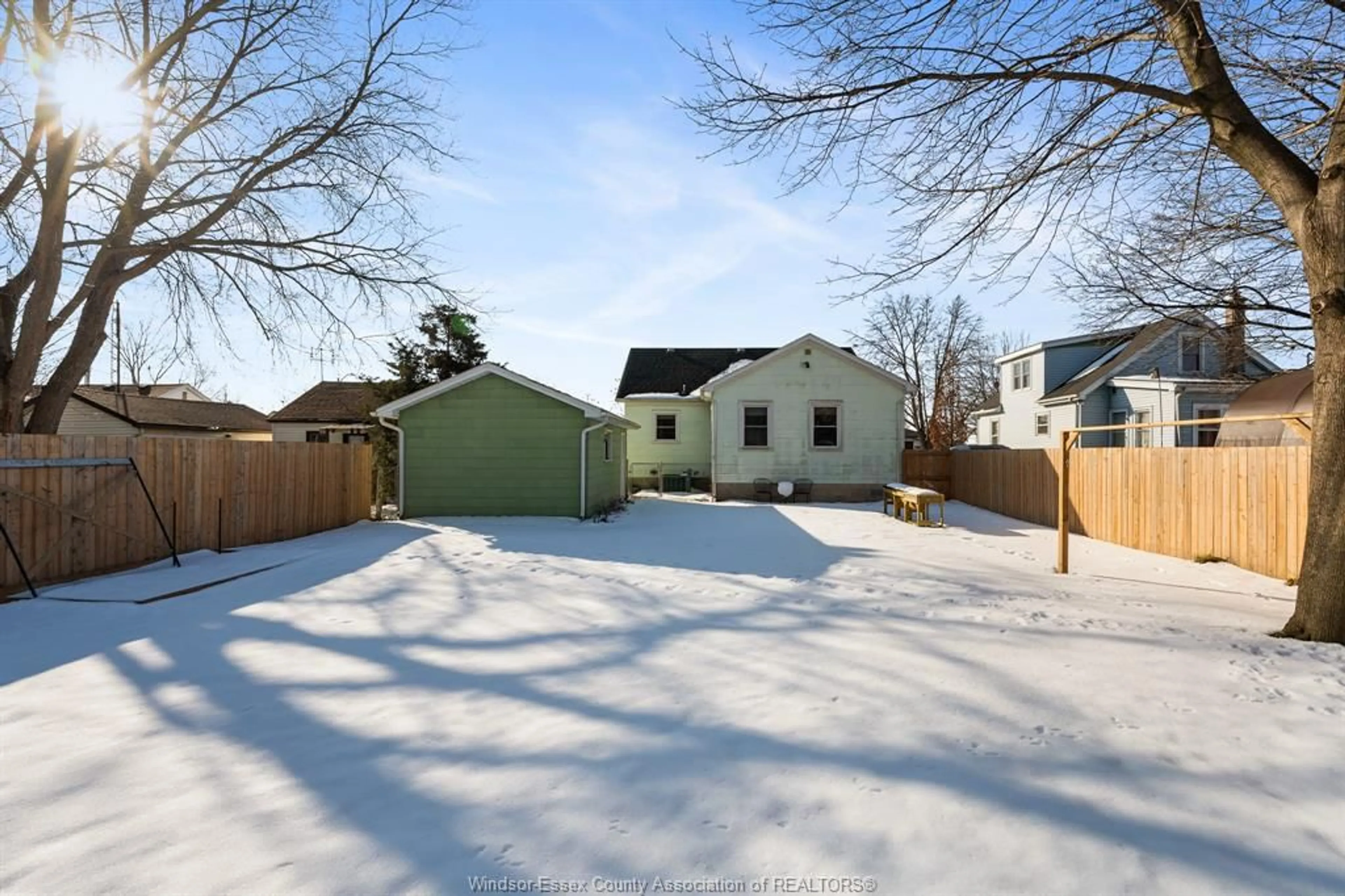 A pic from outside/outdoor area/front of a property/back of a property/a pic from drone, street for 100 Grace St, Kingsville Ontario N9Y 1L1