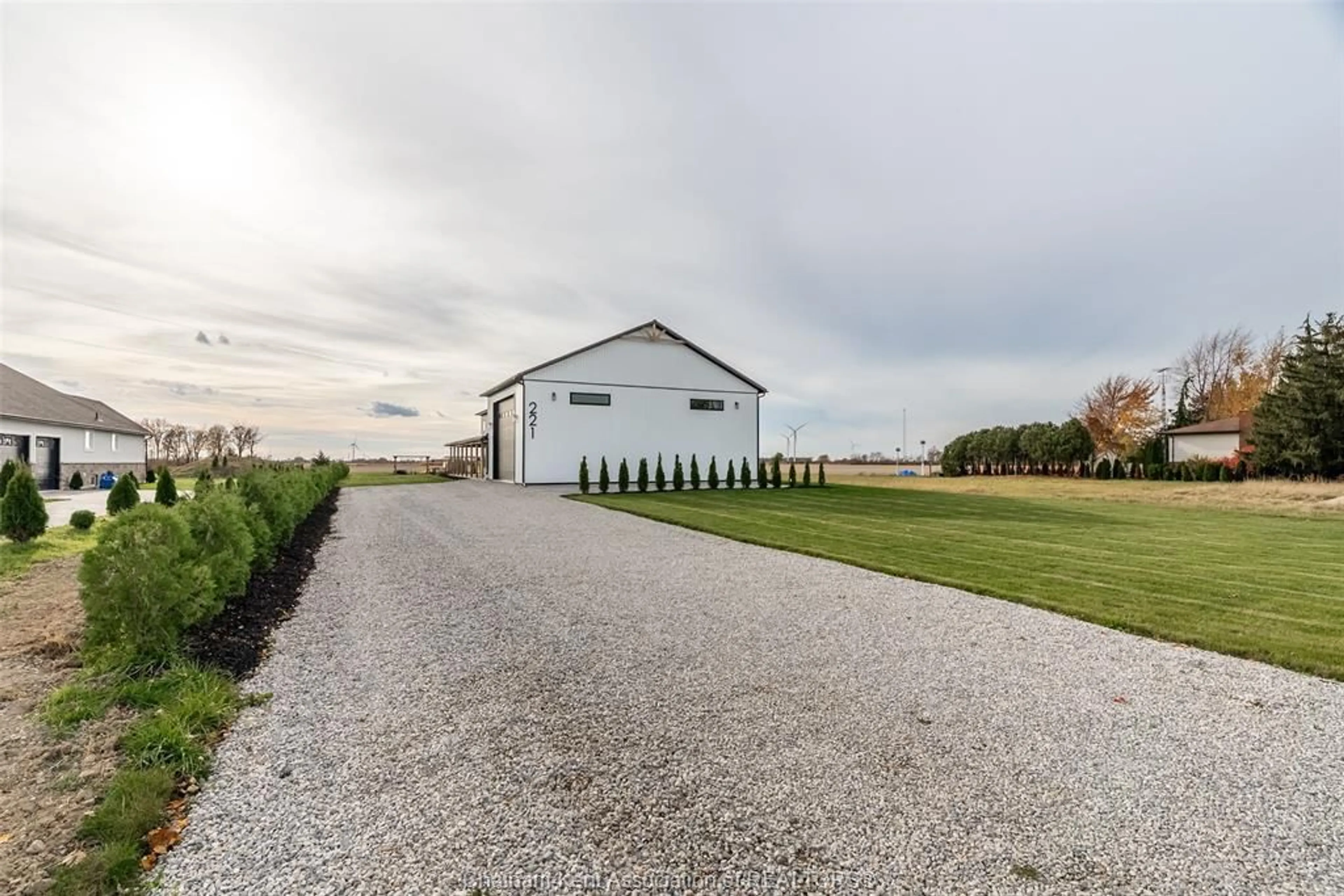 A pic from outside/outdoor area/front of a property/back of a property/a pic from drone, unknown for 221 Erie St, Merlin Ontario N0P 1W0