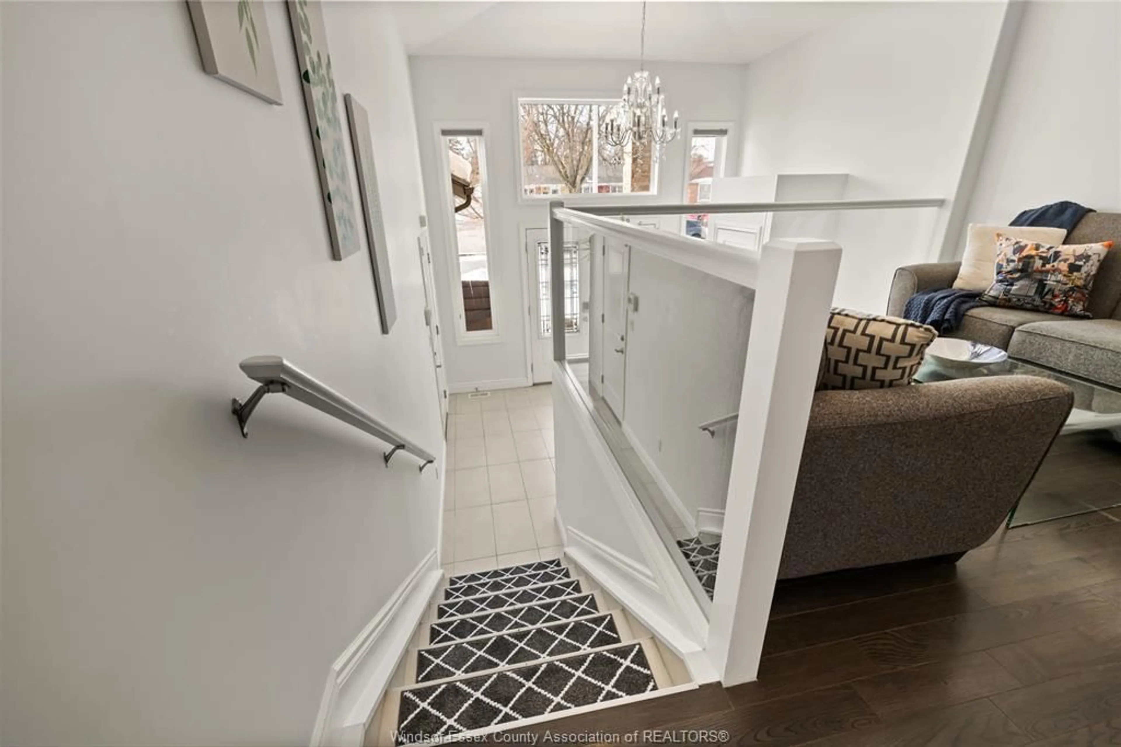 Indoor entryway for 1130 EASTLAWN Ave, Windsor Ontario N8S 0A7