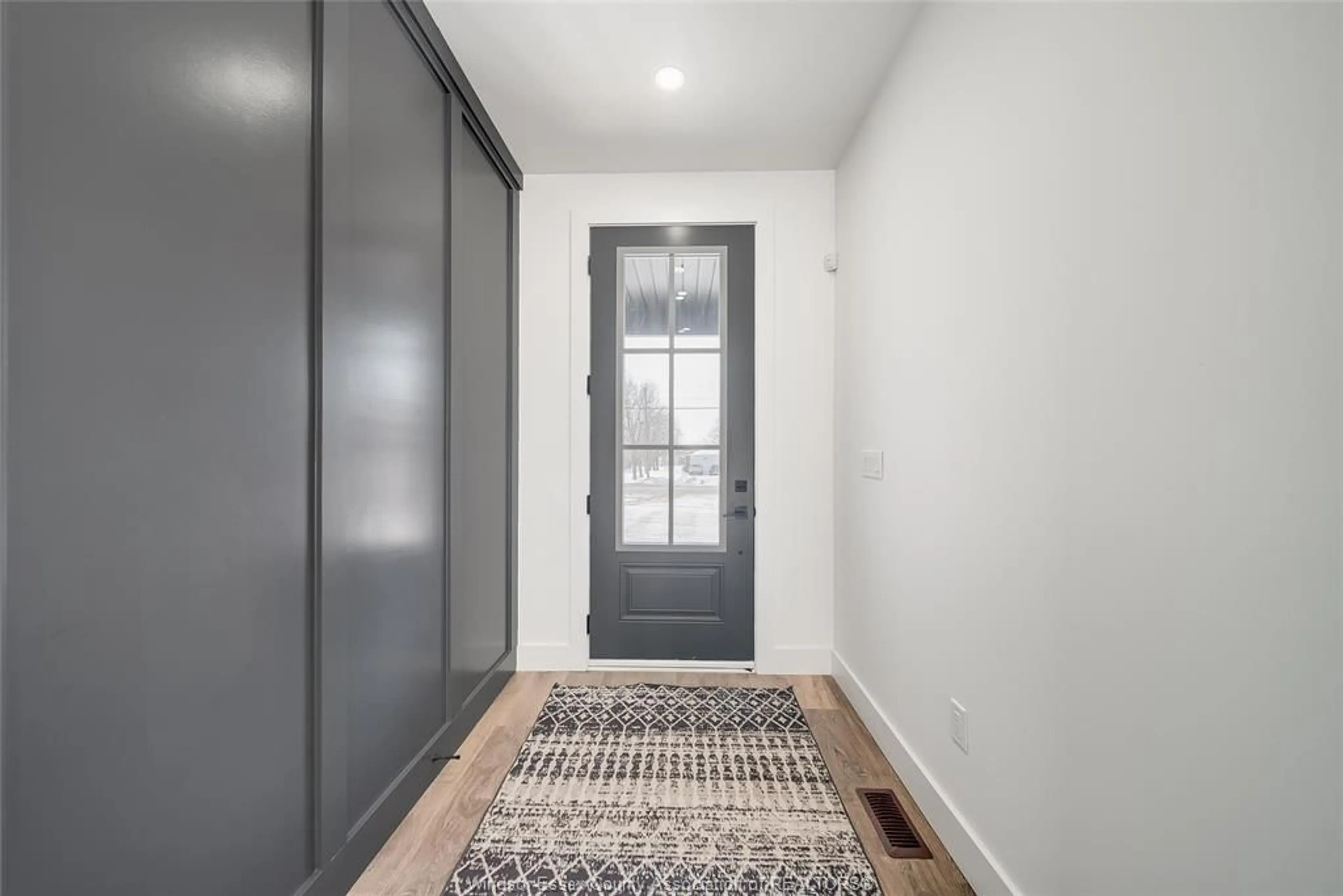 Indoor entryway for 2618 COUNTY RD 27, Woodslee Ontario N0R 1V0