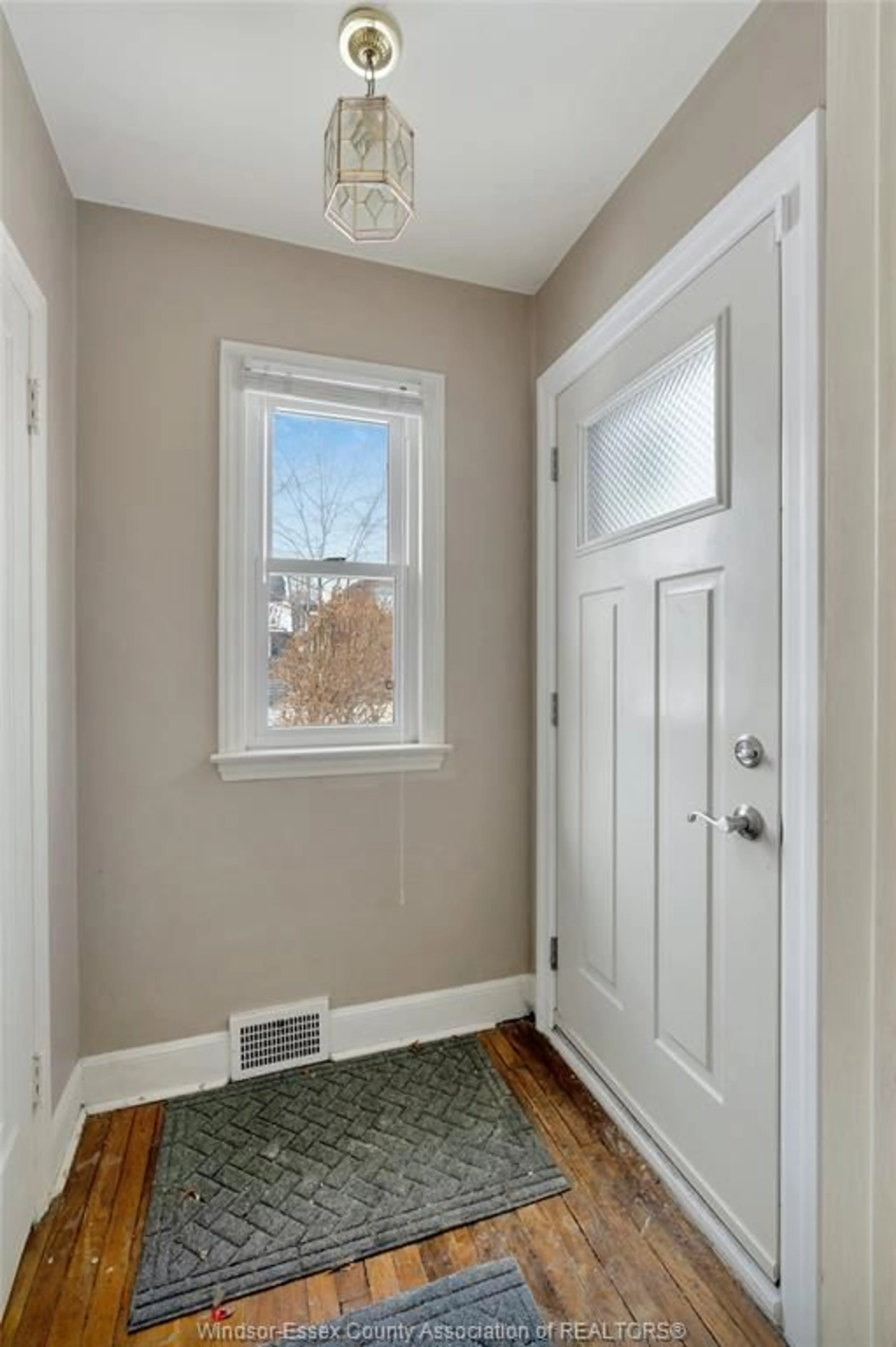 Indoor entryway for 238 ST. LOUIS, Windsor Ontario N8S 2K3