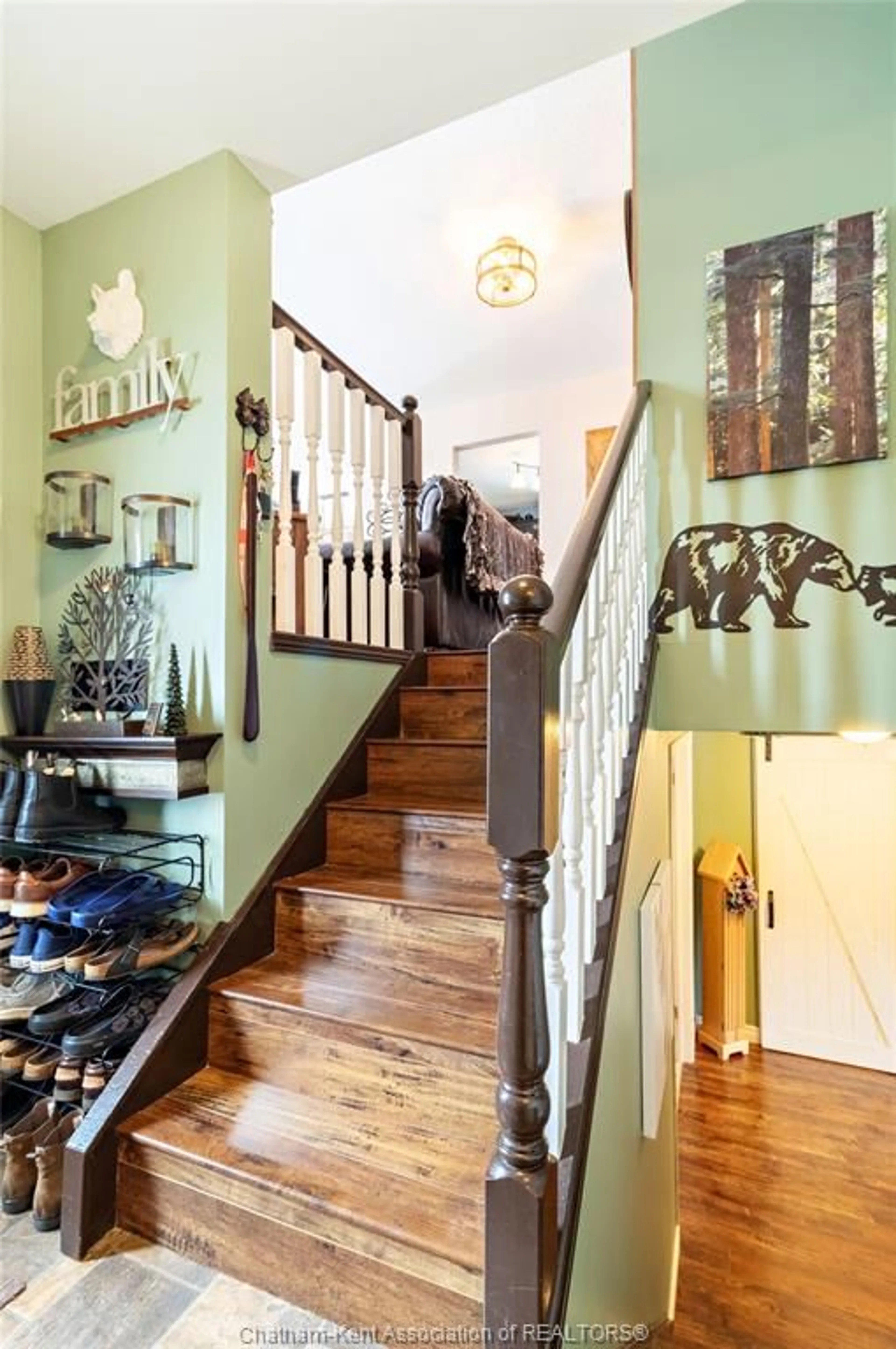 Indoor entryway for 920 DALEVIEW Cres, Dresden Ontario N0P 1M0