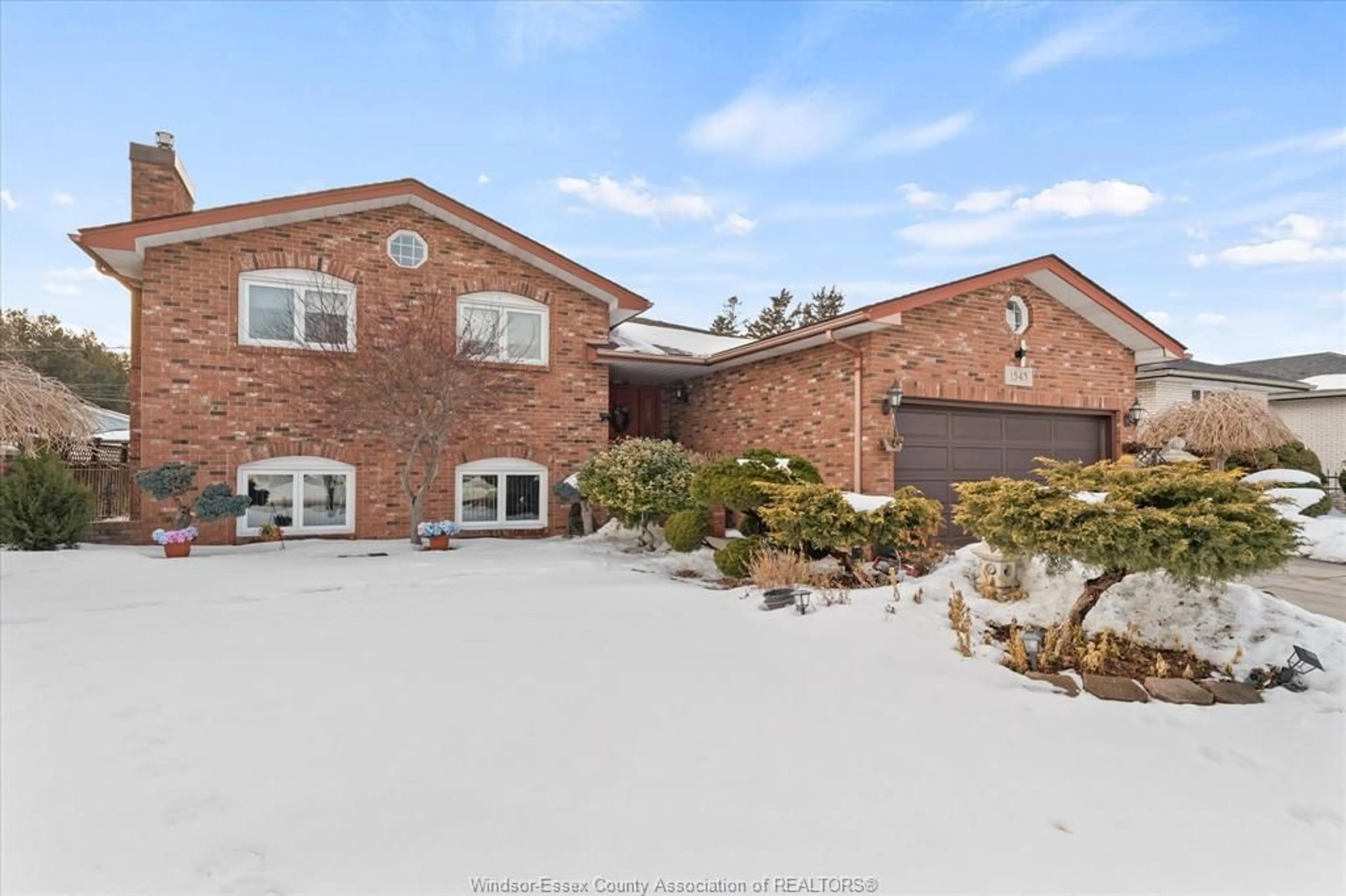 A pic from outside/outdoor area/front of a property/back of a property/a pic from drone, street for 1545 Askin Ave, Windsor Ontario N9B 3S1