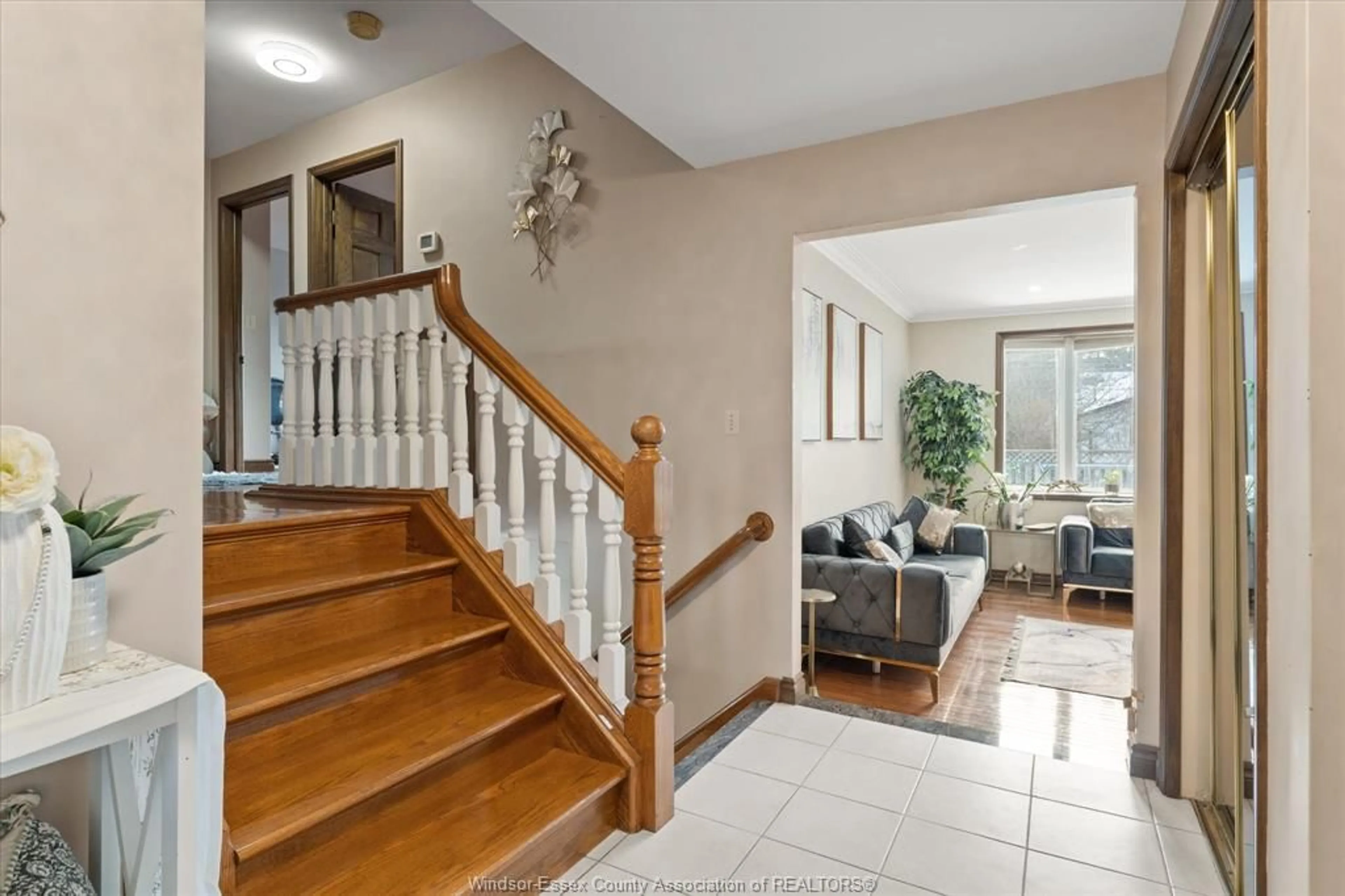 Indoor foyer for 1545 Askin Ave, Windsor Ontario N9B 3S1