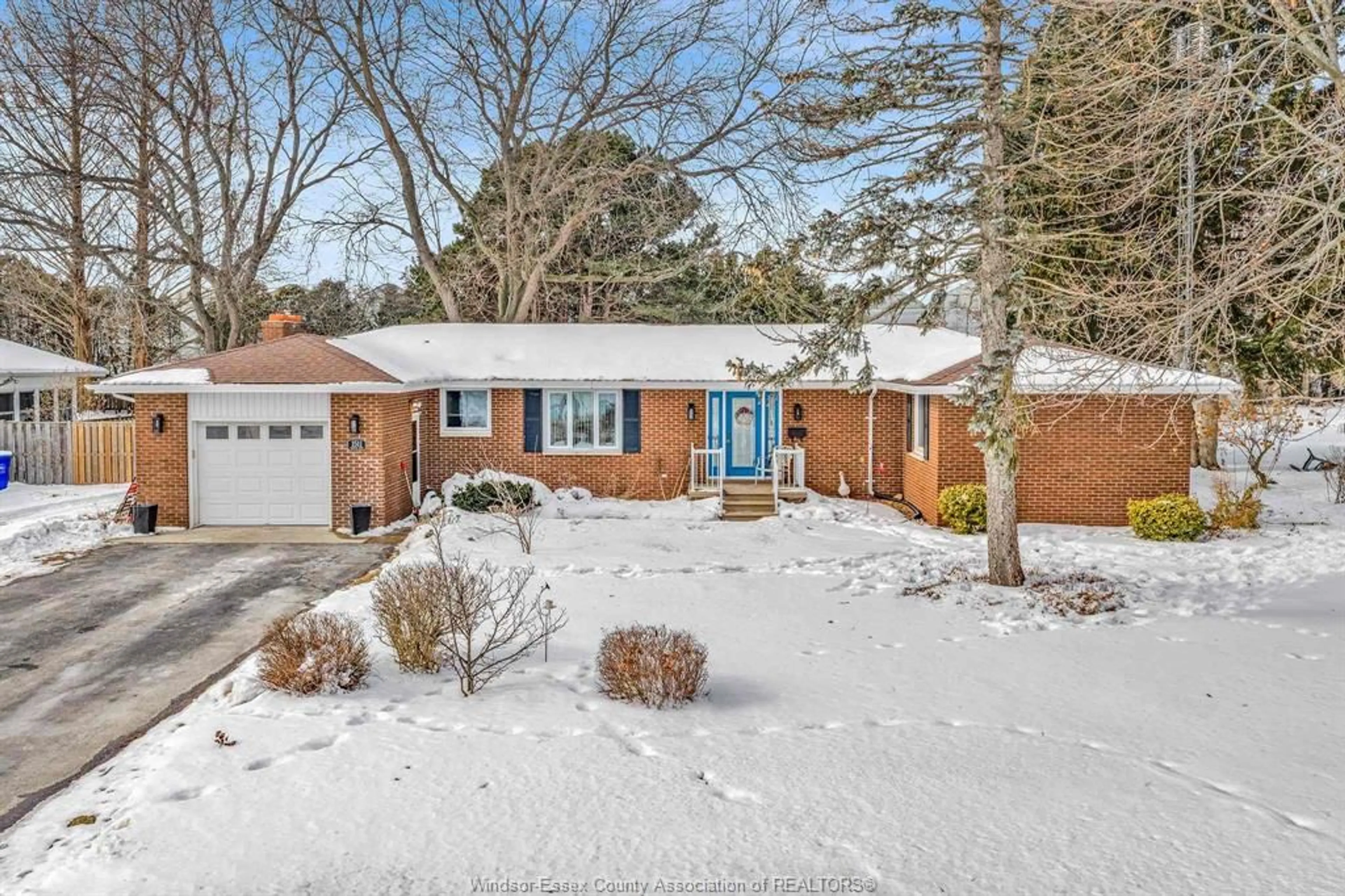 Home with brick exterior material, street for 1511 Redwood, Kingsville Ontario N9Y 2V4