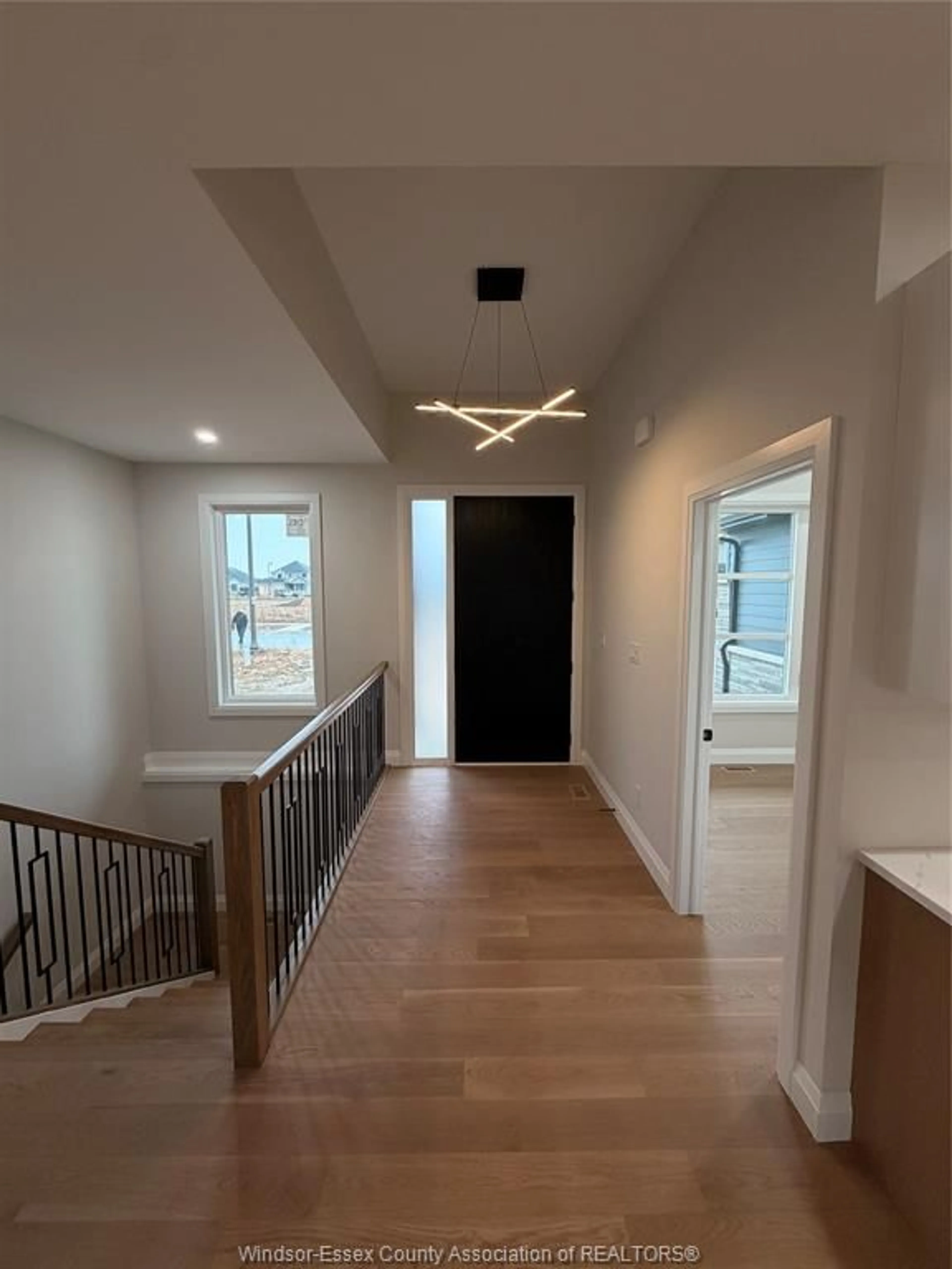 Indoor entryway for 43 ROSEWOOD Cres, Chatham Ontario N7M 0P4