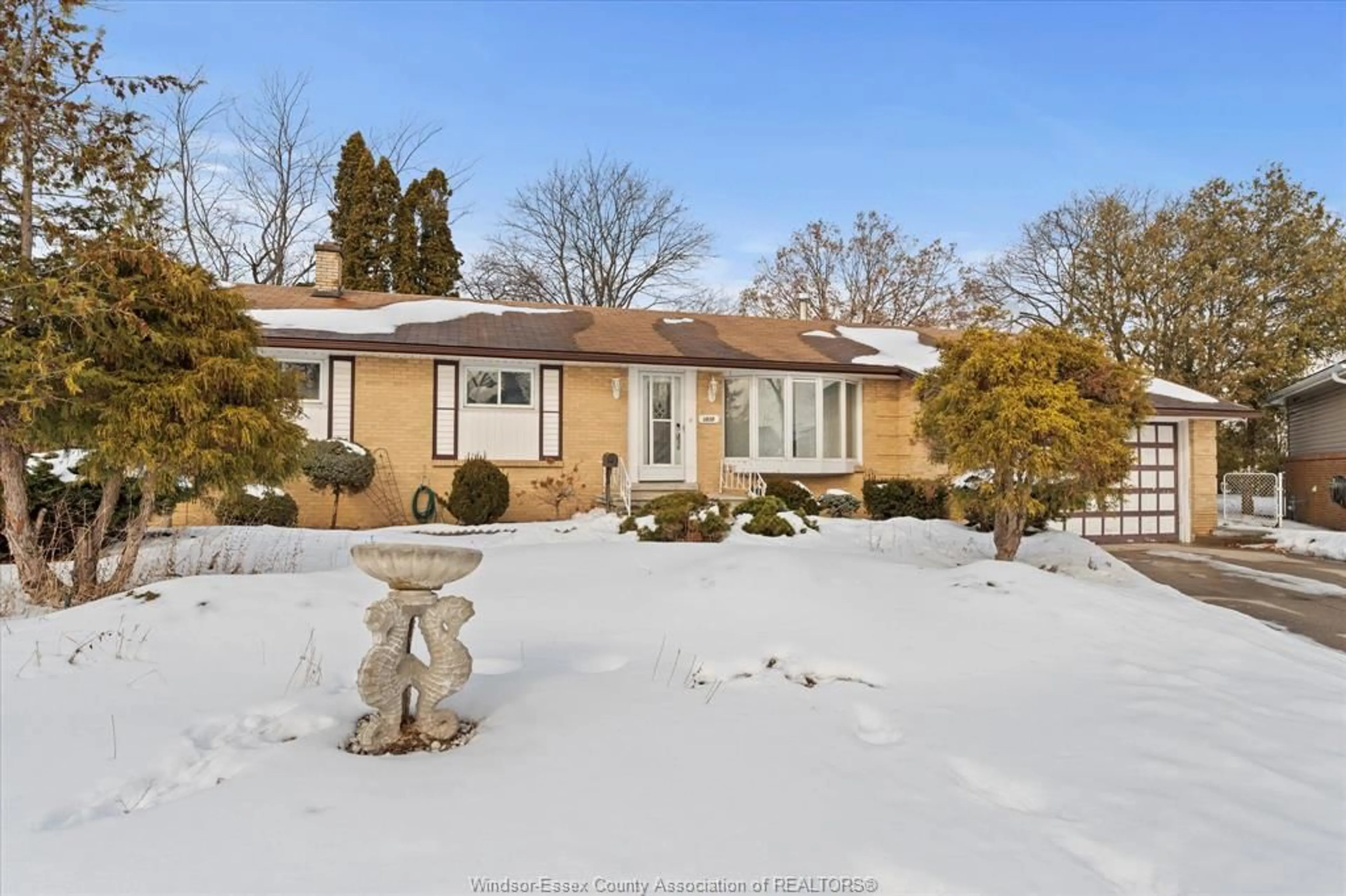 A pic from outside/outdoor area/front of a property/back of a property/a pic from drone, street for 1630 CHERRYLAWN Cres, Windsor Ontario N9E 1P5