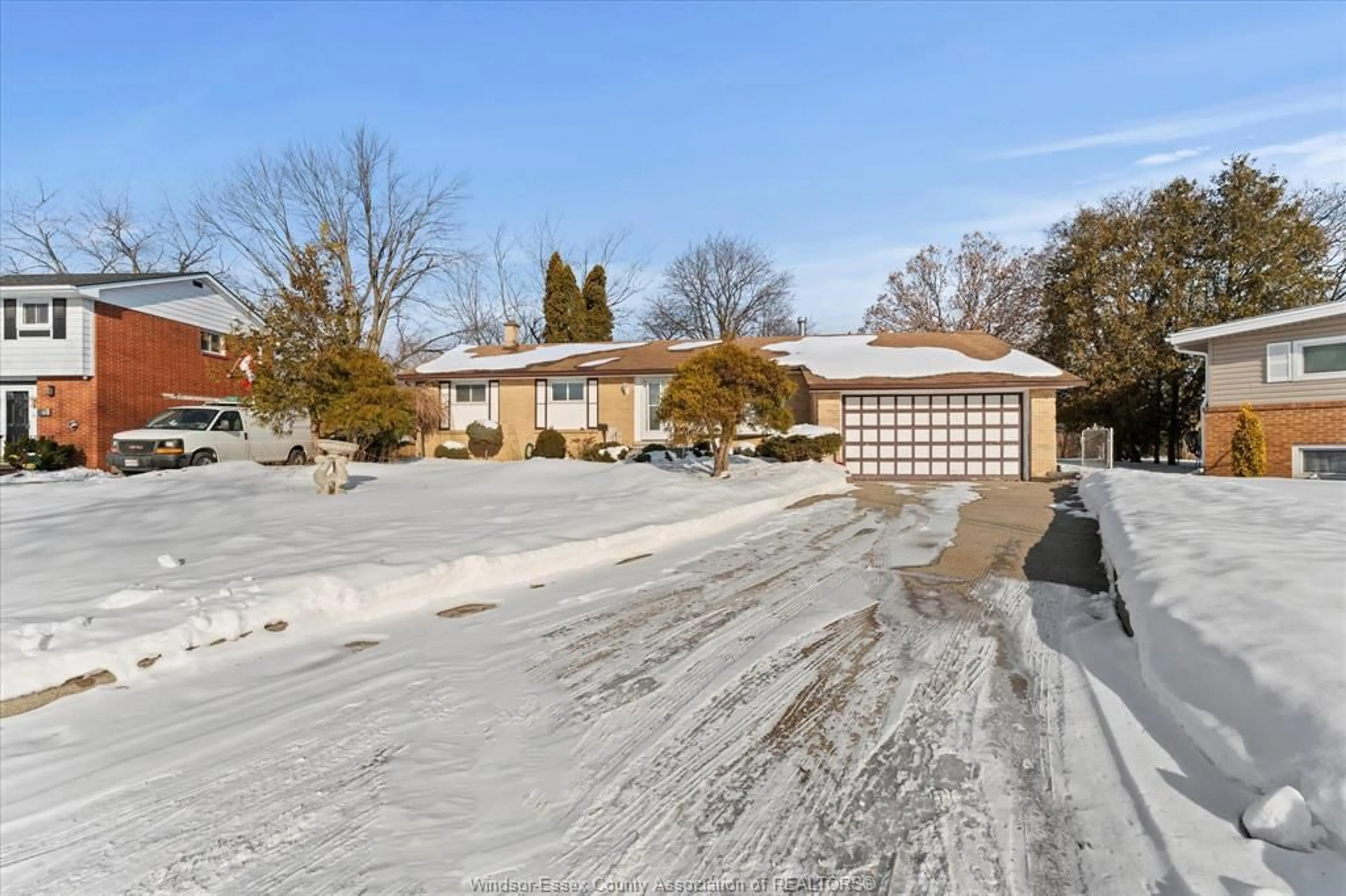 A pic from outside/outdoor area/front of a property/back of a property/a pic from drone, street for 1630 CHERRYLAWN Cres, Windsor Ontario N9E 1P5