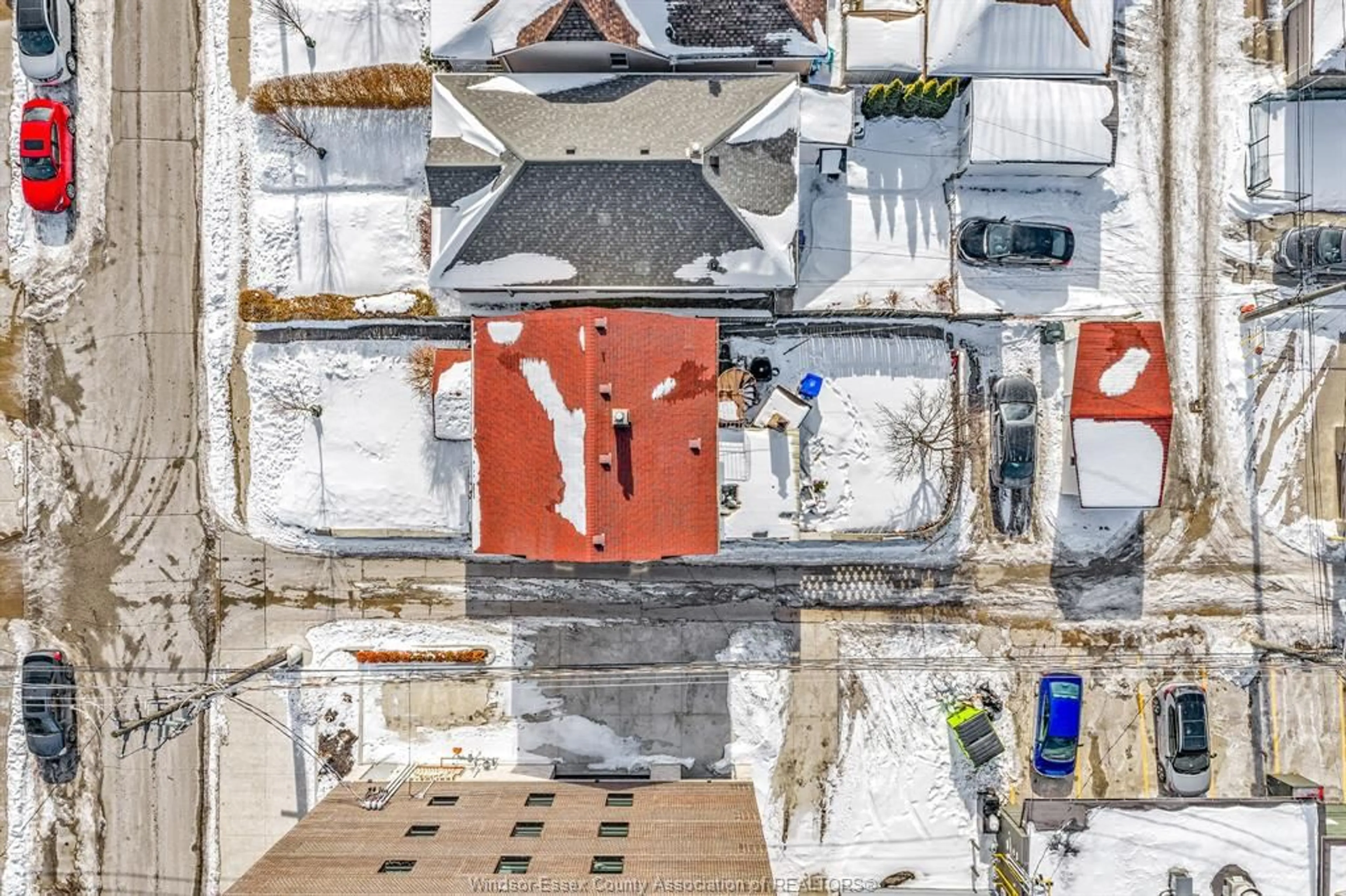 A pic from outside/outdoor area/front of a property/back of a property/a pic from drone, unknown for 1027 MARENTETTE, Windsor Ontario N9A 2A4