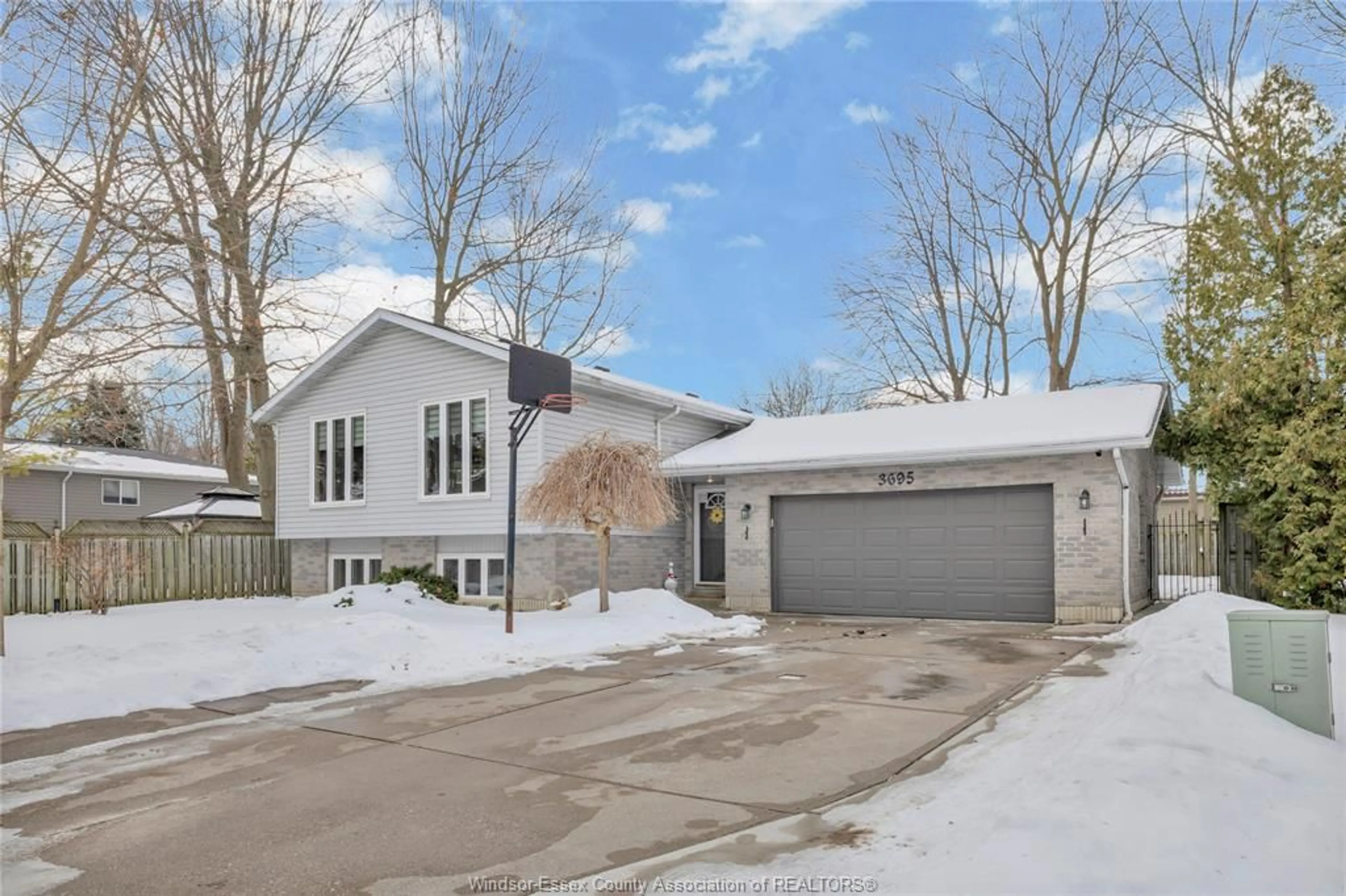 Unknown for 3695 WOODWARD Blvd, Windsor Ontario N8W 5G7