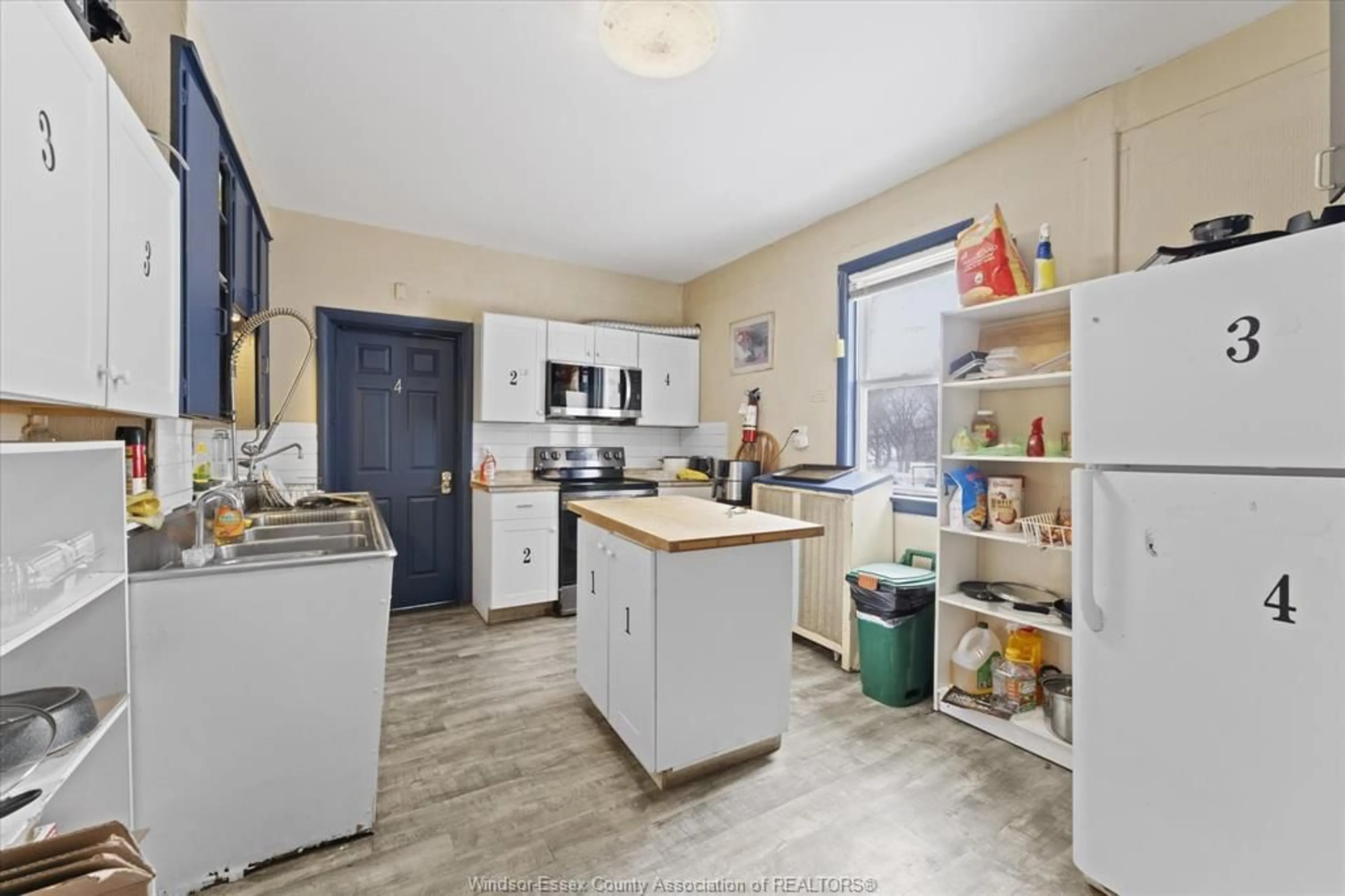 Open concept kitchen, ceramic/tile floor for 3060 Sandwich, Windsor Ontario N9C 1A4