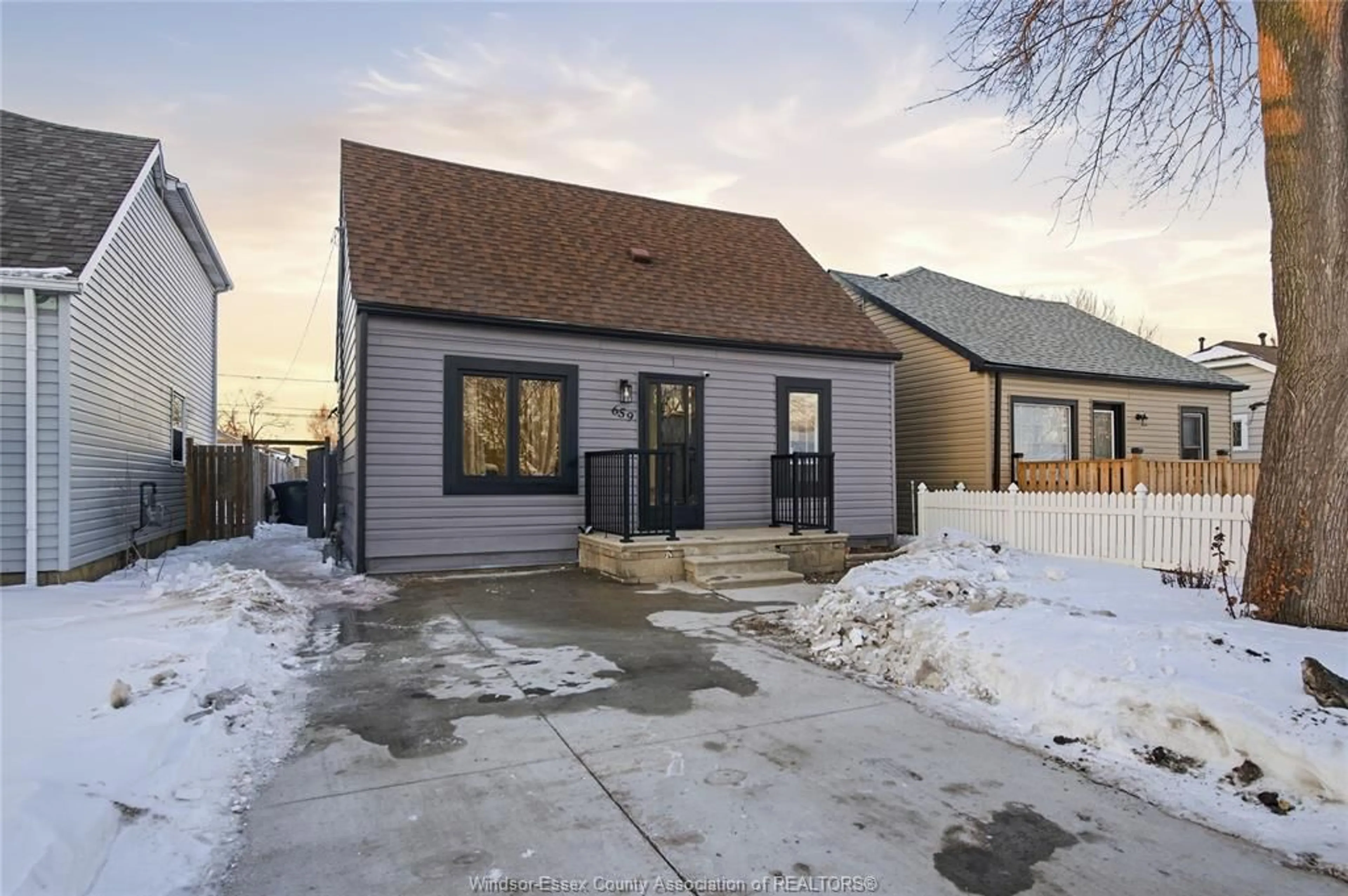 Unknown for 656 CHARLOTTE, Windsor Ontario N8X 3A5