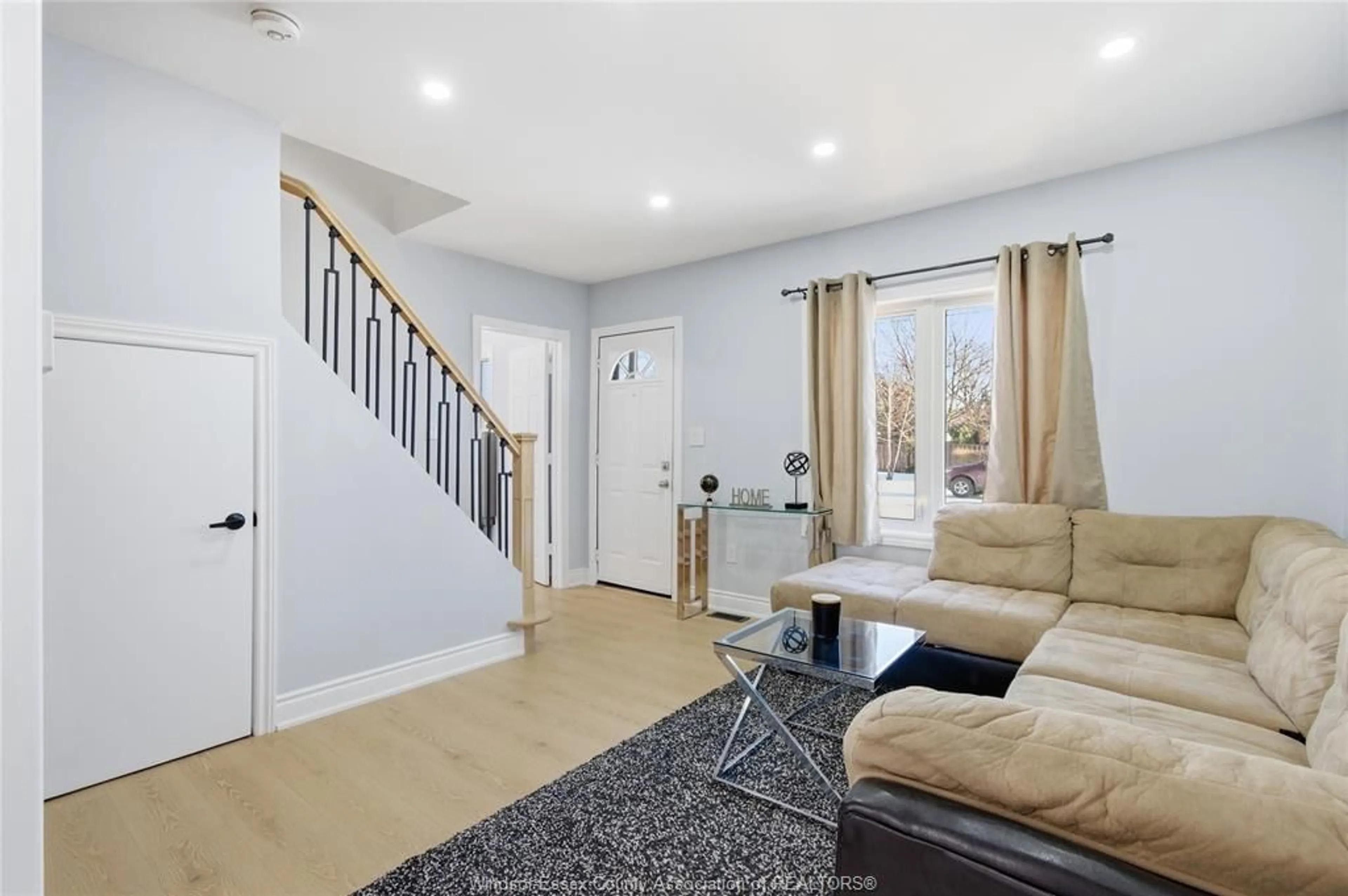 Unknown for 656 CHARLOTTE, Windsor Ontario N8X 3A5