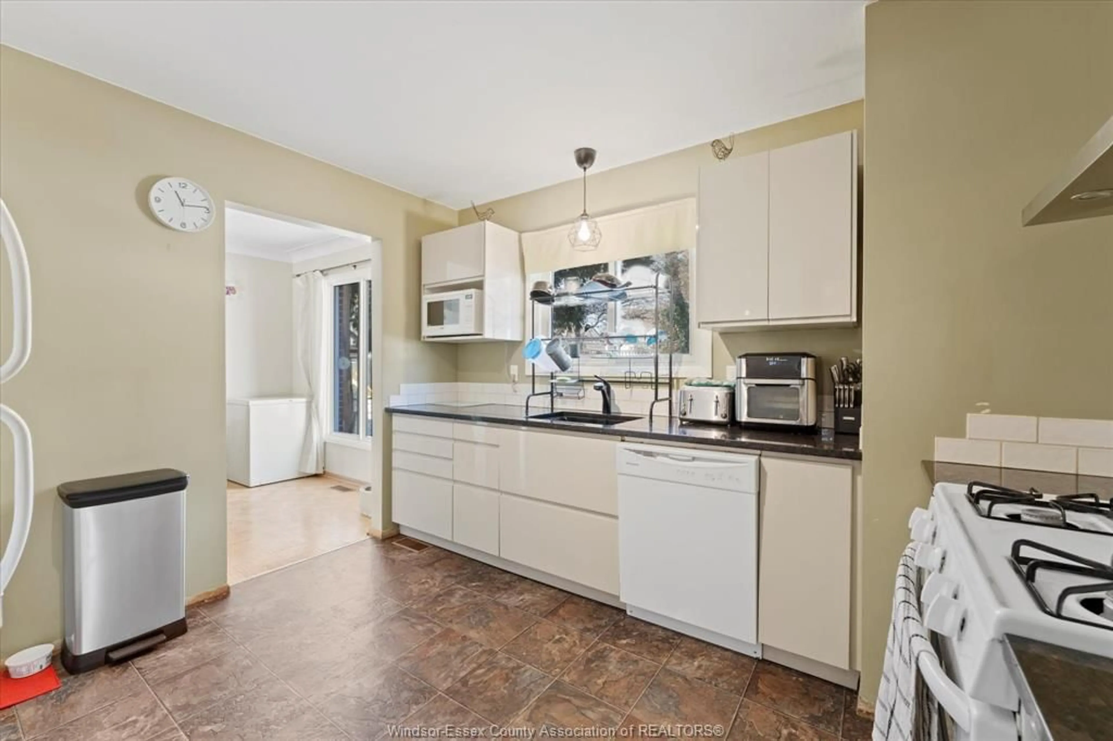 Standard kitchen, ceramic/tile floor for 3658 BIRCH, Windsor Ontario N9C 1Y9