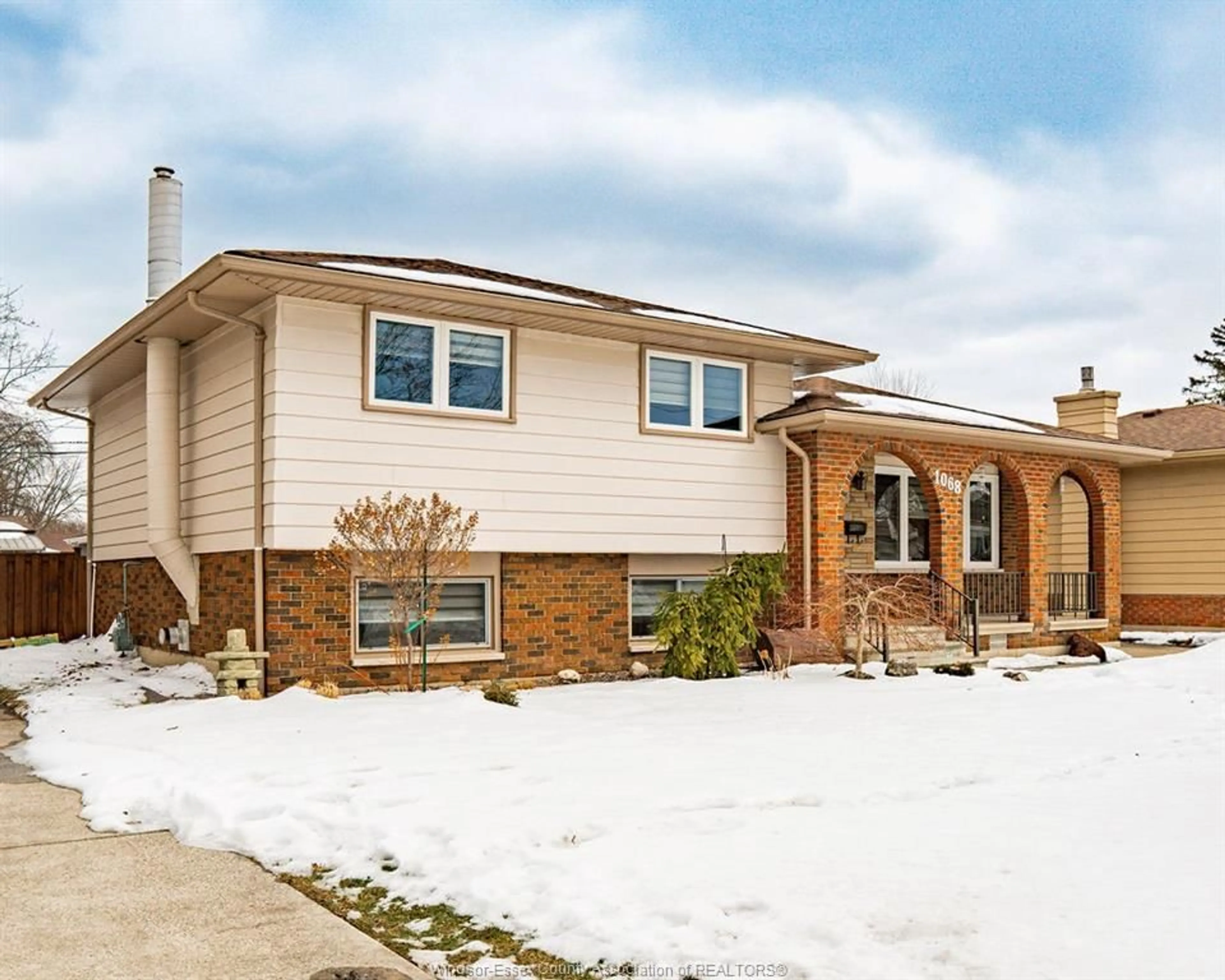 Home with brick exterior material, street for 1068 Frank, Windsor Ontario N8S 3P7