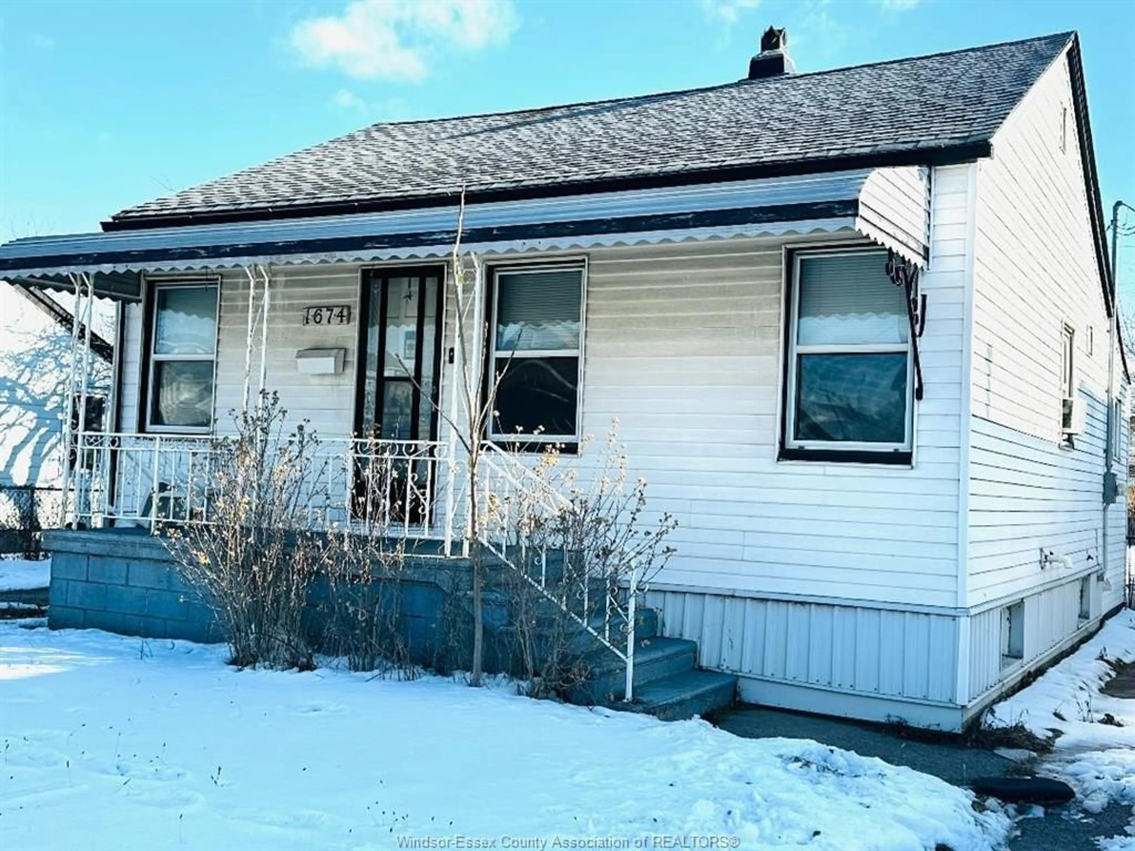 Home with vinyl exterior material, street for 1674 PARENT Ave, Windsor Ontario N8X 4K1