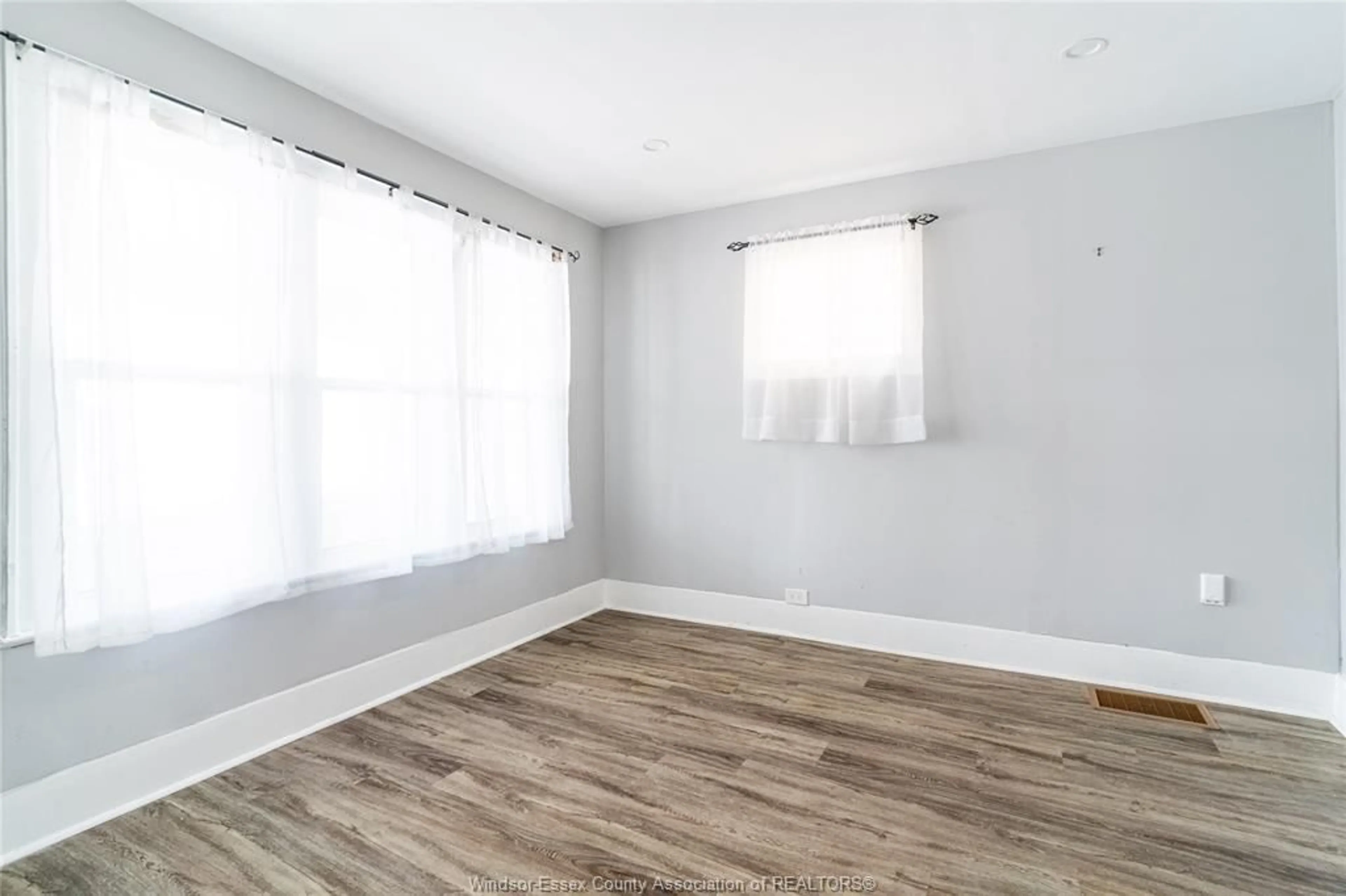 A pic of a room for 357 Josephine Ave, Windsor Ontario N9B 2K9