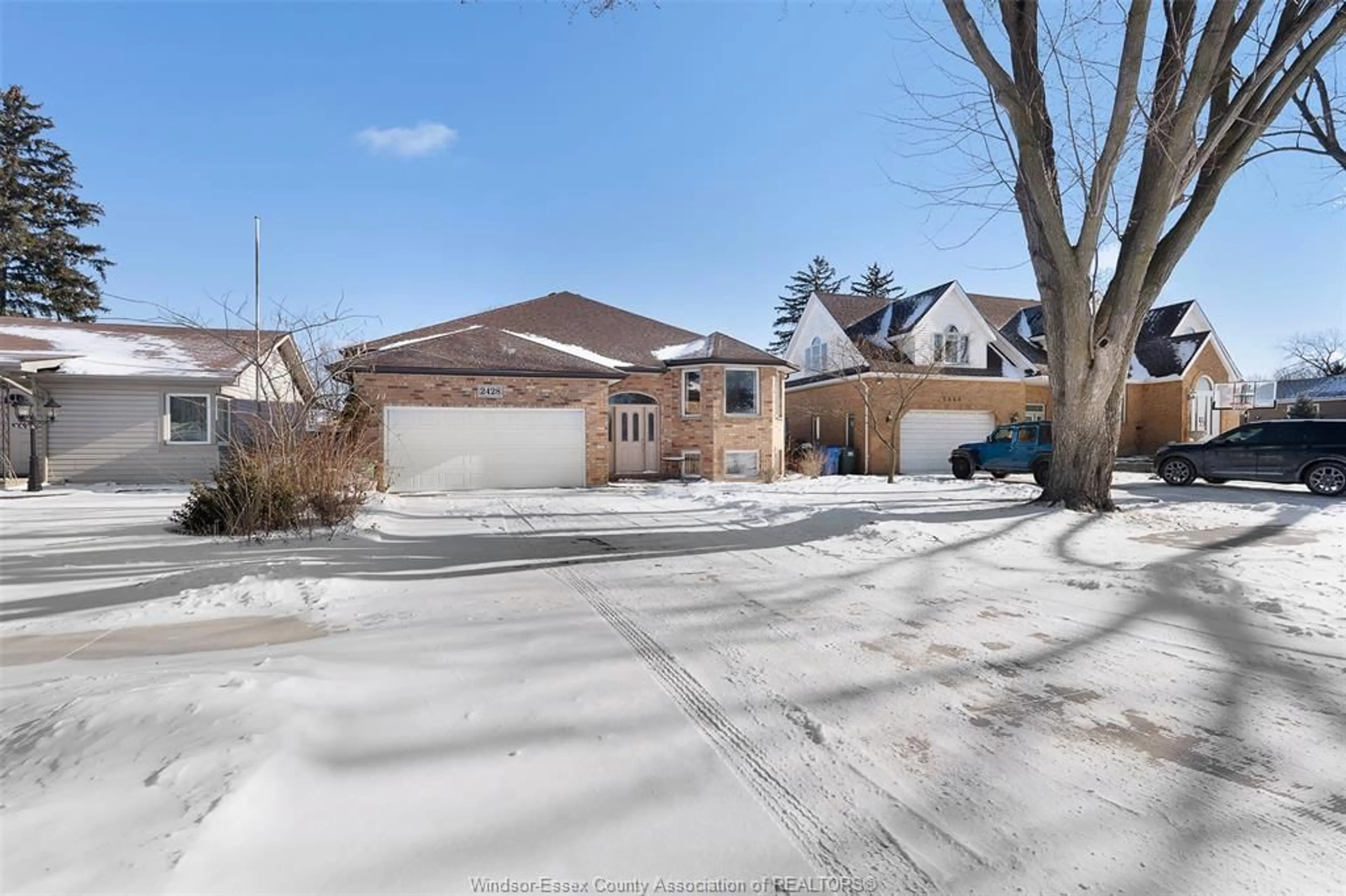 A pic from outside/outdoor area/front of a property/back of a property/a pic from drone, street for 2428 WESTMINSTER, Windsor Ontario N8T 1Y1