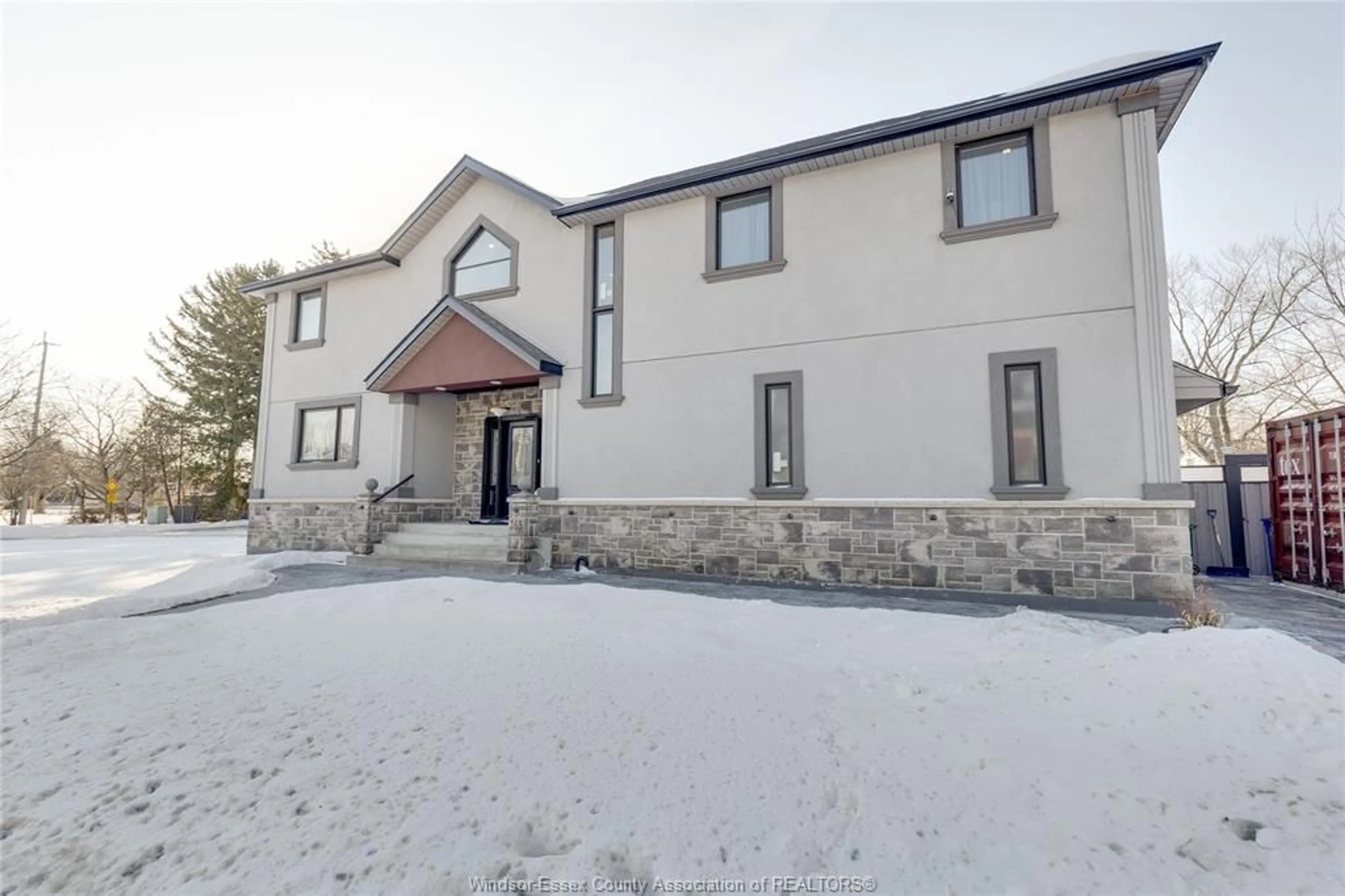 A pic from outside/outdoor area/front of a property/back of a property/a pic from drone, building for 365 NEAL Blvd, Windsor Ontario N9G 1T5