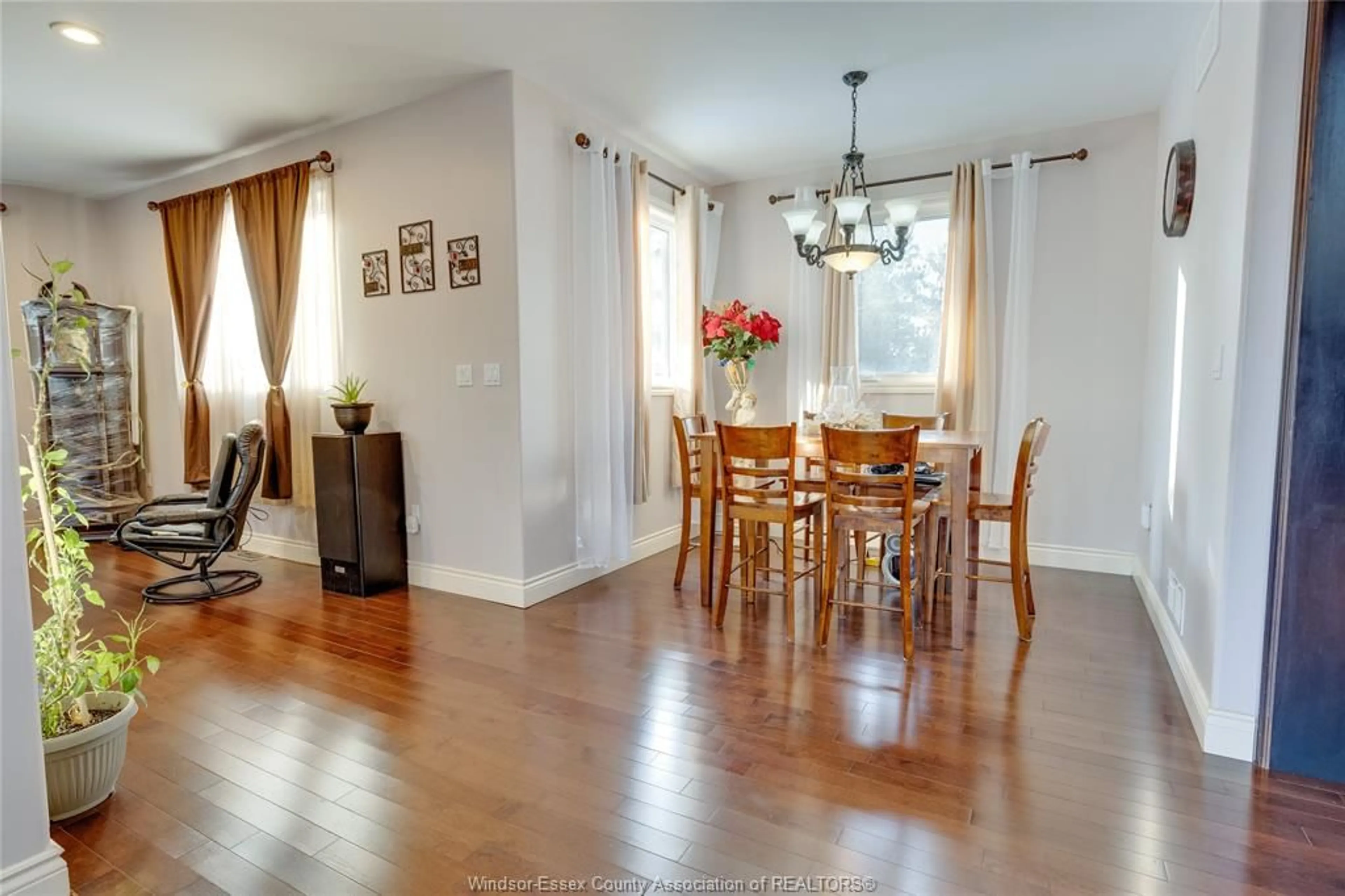 Dining room, wood/laminate floor for 365 NEAL Blvd, Windsor Ontario N9G 1T5
