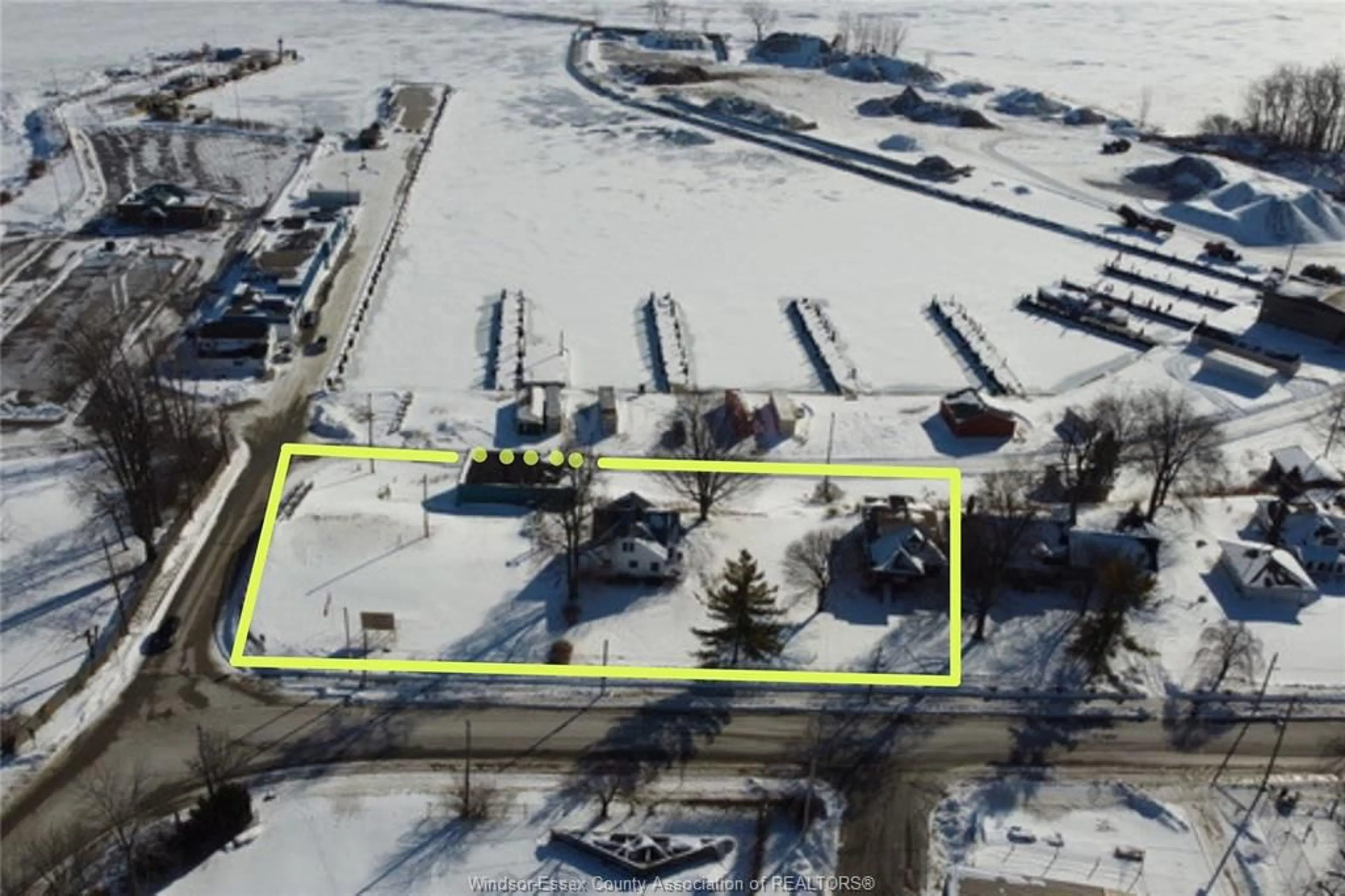 A pic from outside/outdoor area/front of a property/back of a property/a pic from drone, building for 141-155 PARK St, Kingsville Ontario N9Y 1N6