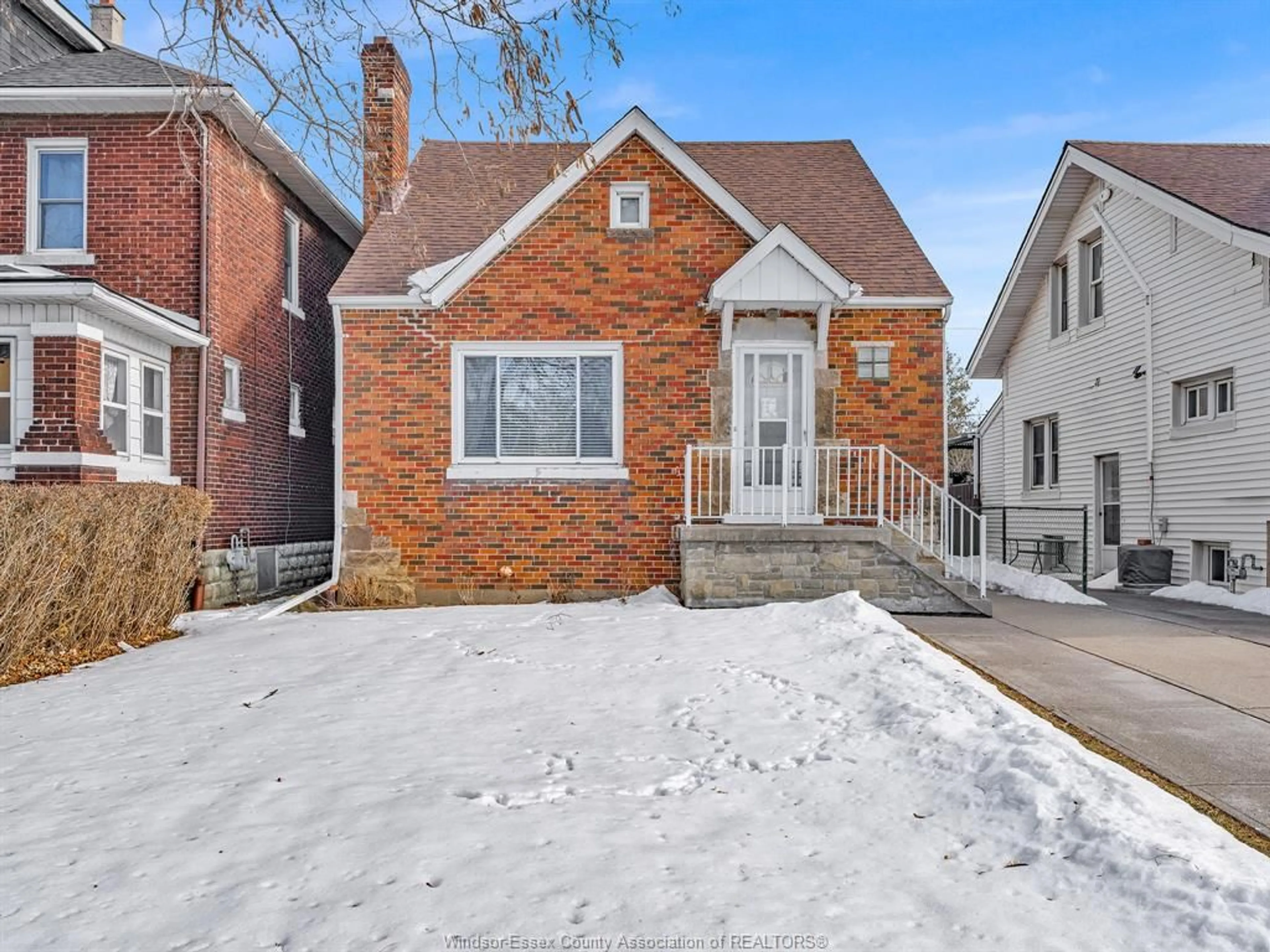 Home with brick exterior material, street for 1082 PARENT, Windsor Ontario N9A 2E5