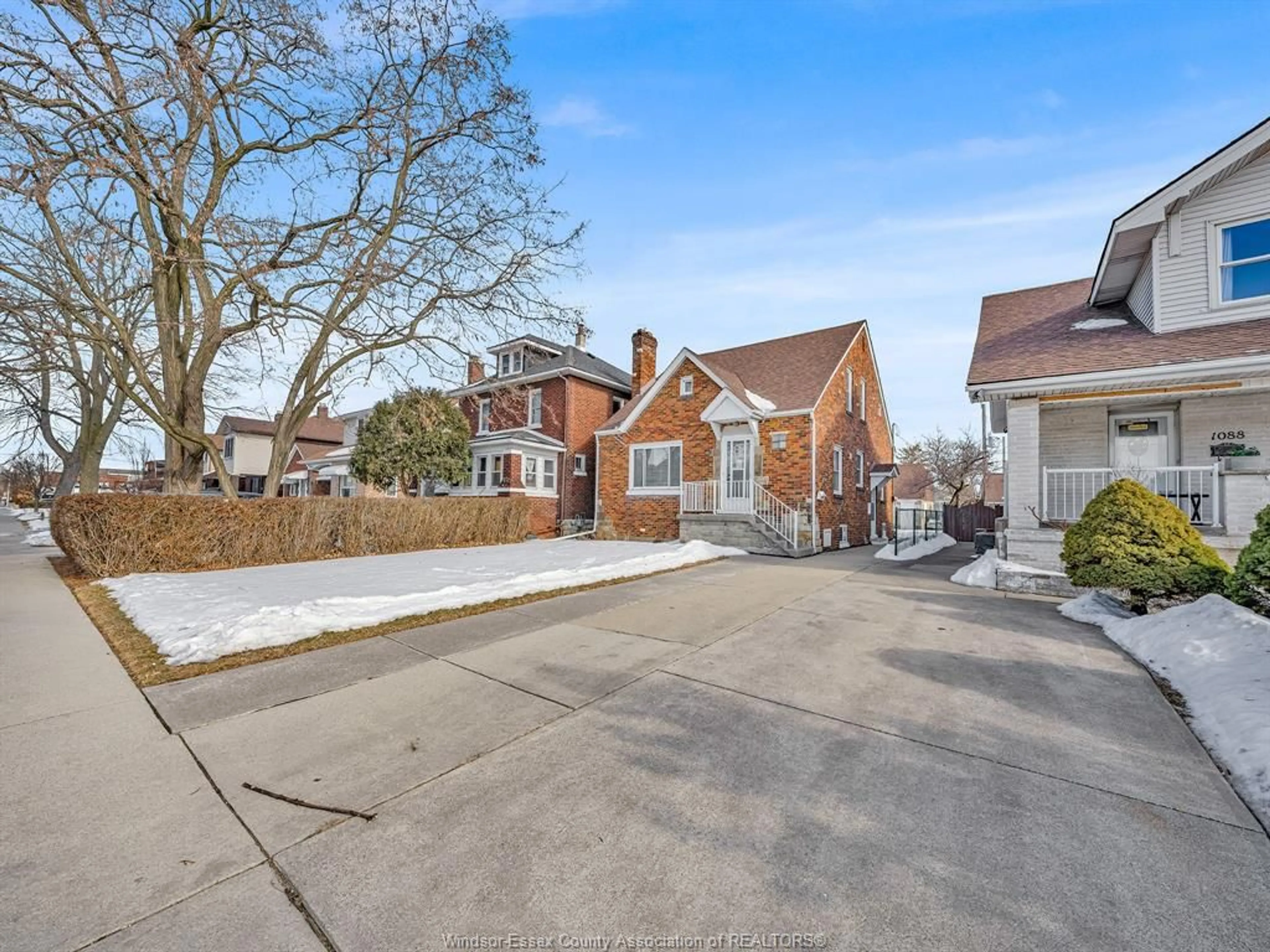 Unknown for 1082 PARENT, Windsor Ontario N9A 2E5