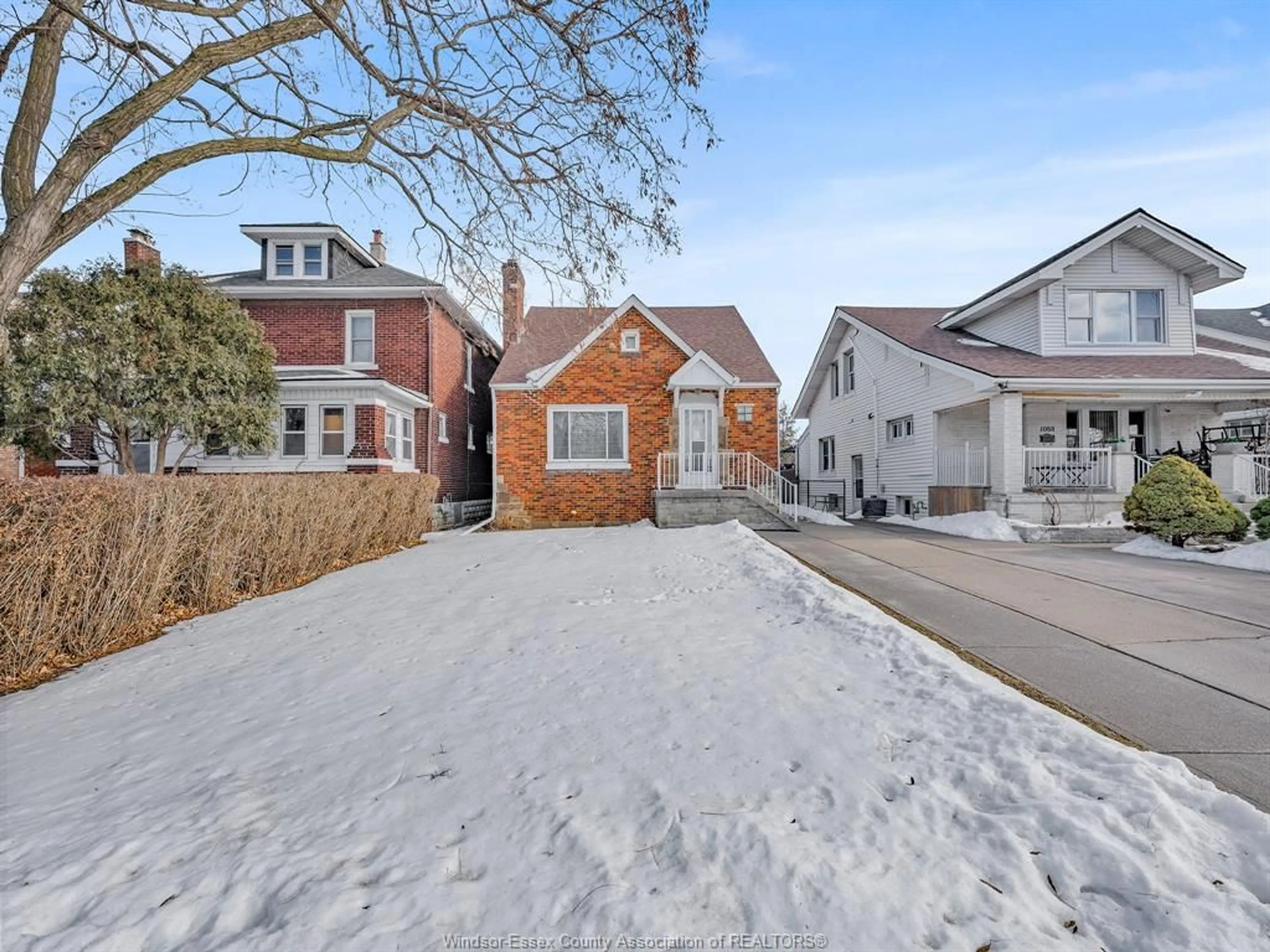 Home with brick exterior material, street for 1082 PARENT, Windsor Ontario N9A 2E5