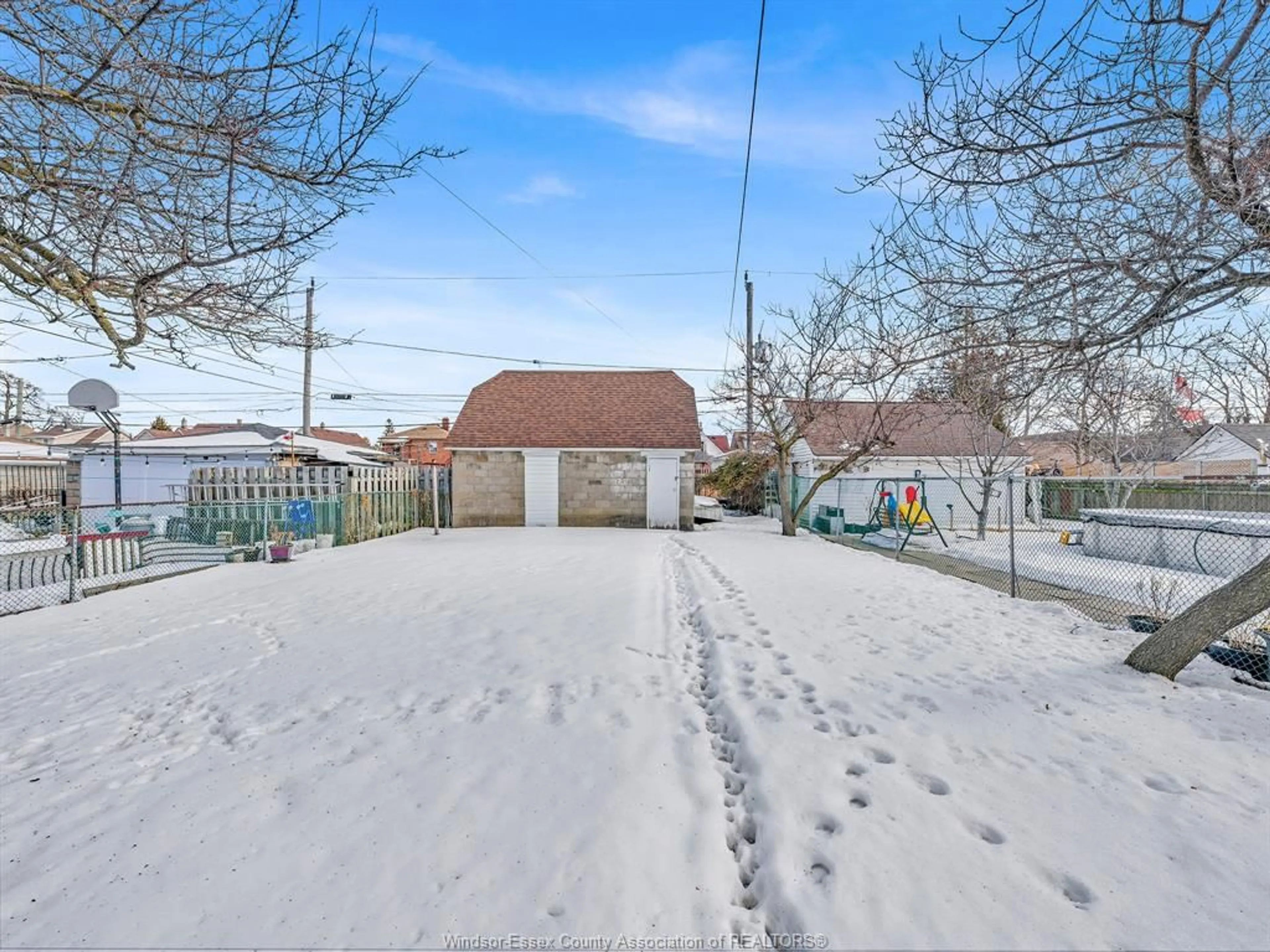 A pic from outside/outdoor area/front of a property/back of a property/a pic from drone, street for 1082 PARENT, Windsor Ontario N9A 2E5