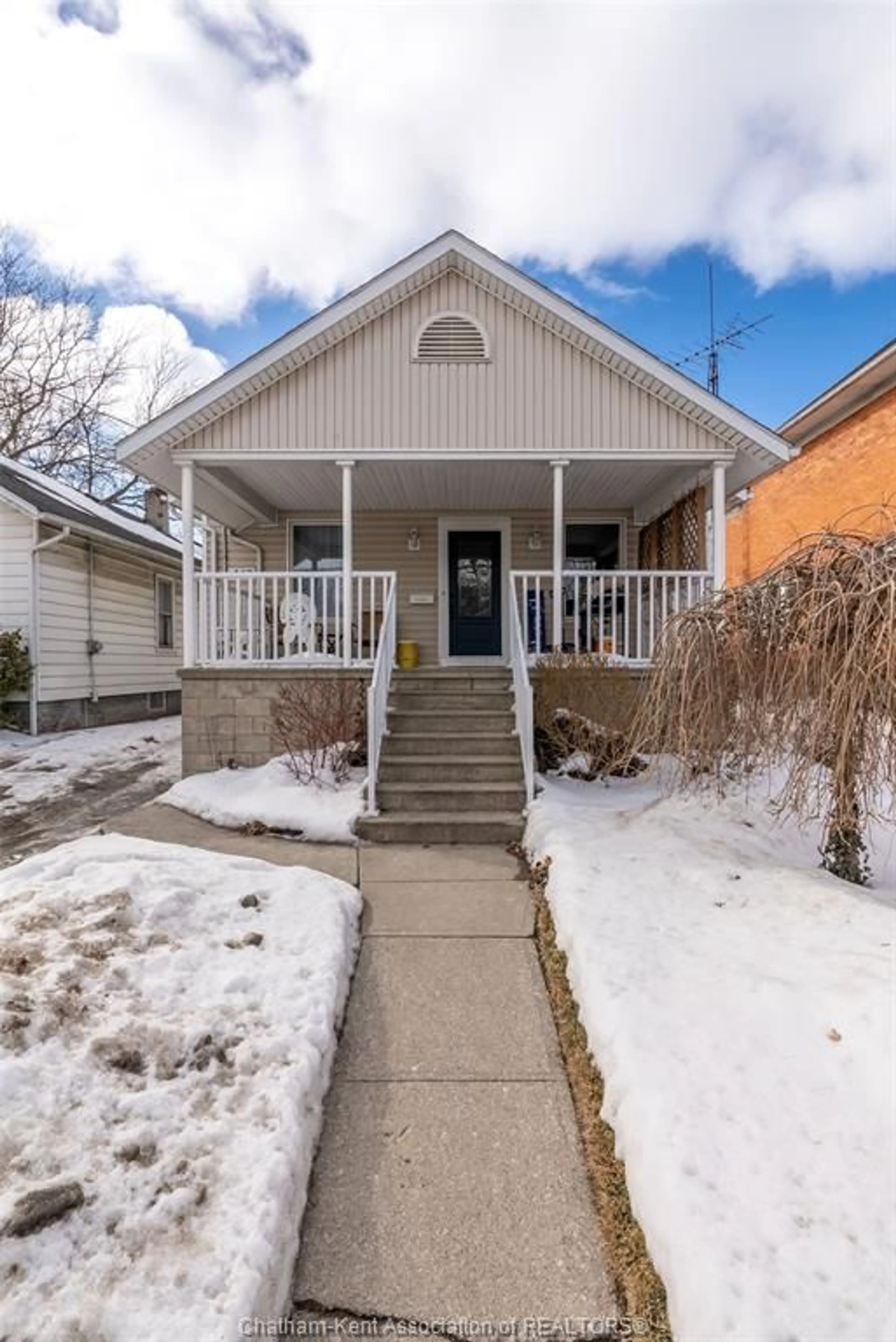 Unknown for 460 Queen St, Chatham Ontario N7M 2J3