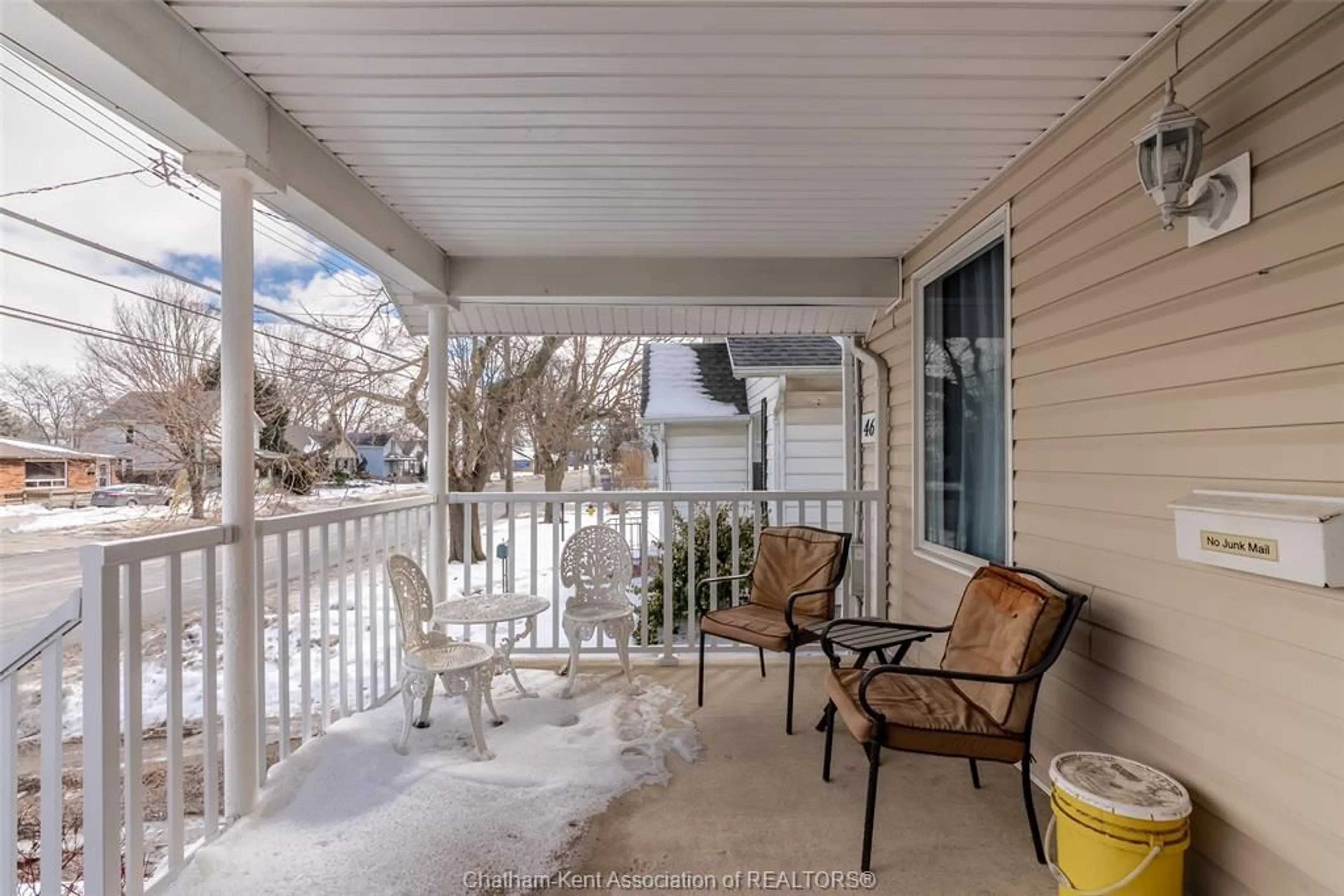 Patio, street for 460 Queen St, Chatham Ontario N7M 2J3