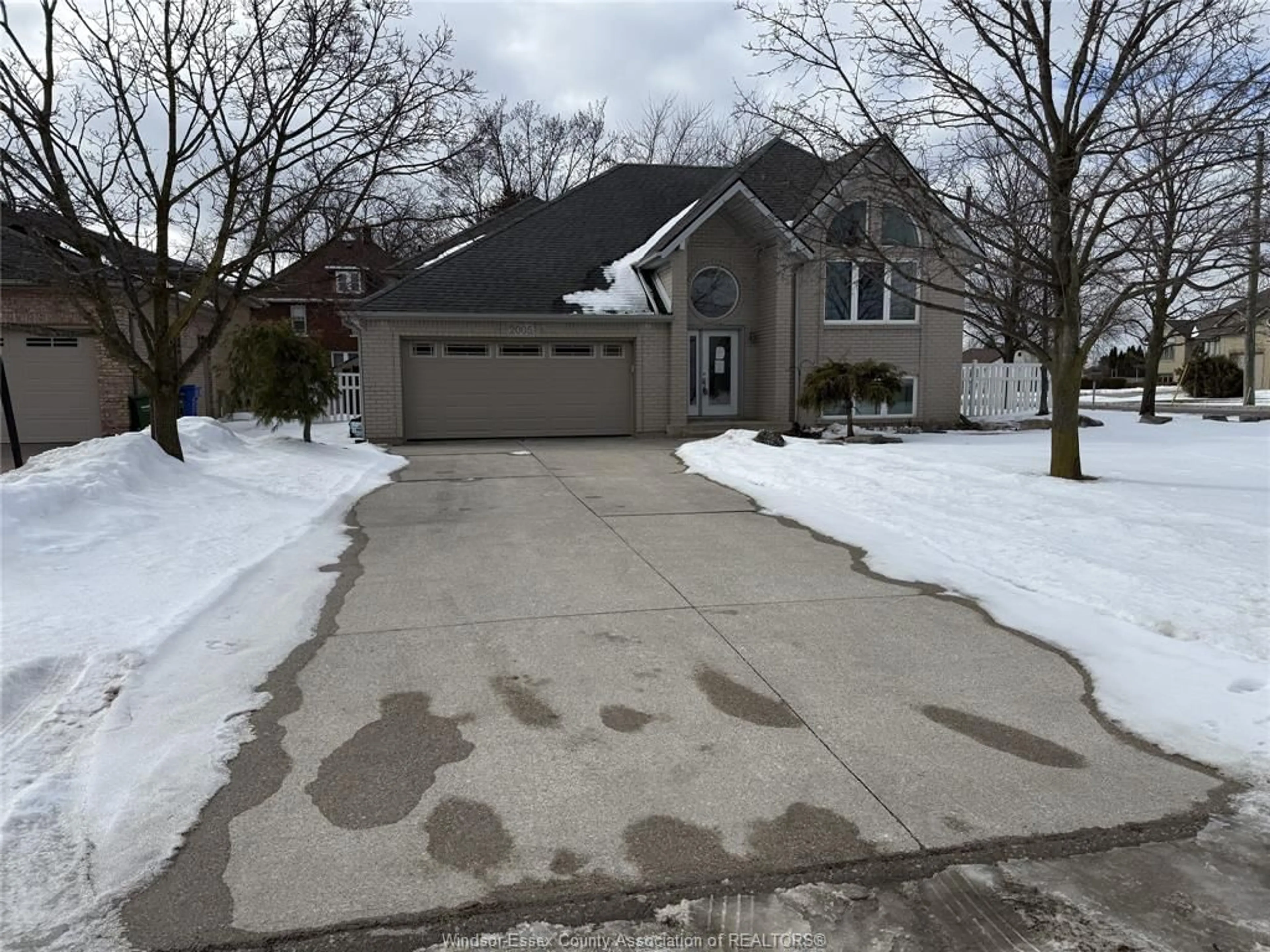 Unknown for 2005 SHAWNEE, Tecumseh Ontario N8N 4P5