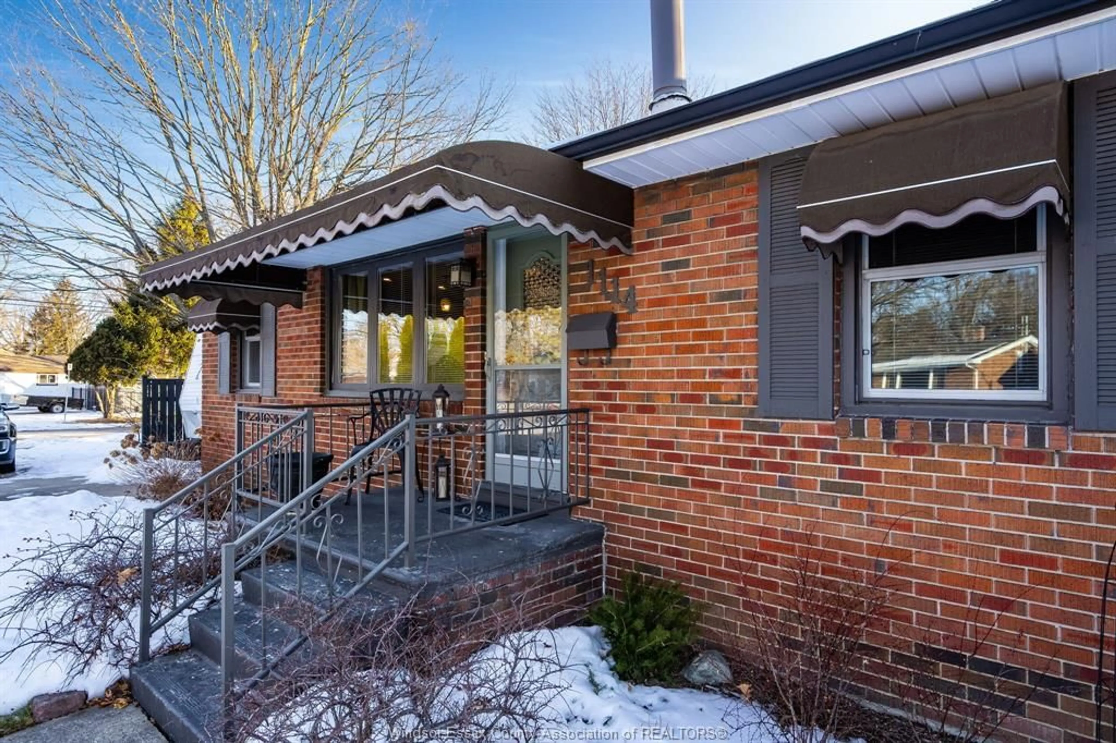 Home with brick exterior material, street for 1114 Parkview, Windsor Ontario N8X 2S9