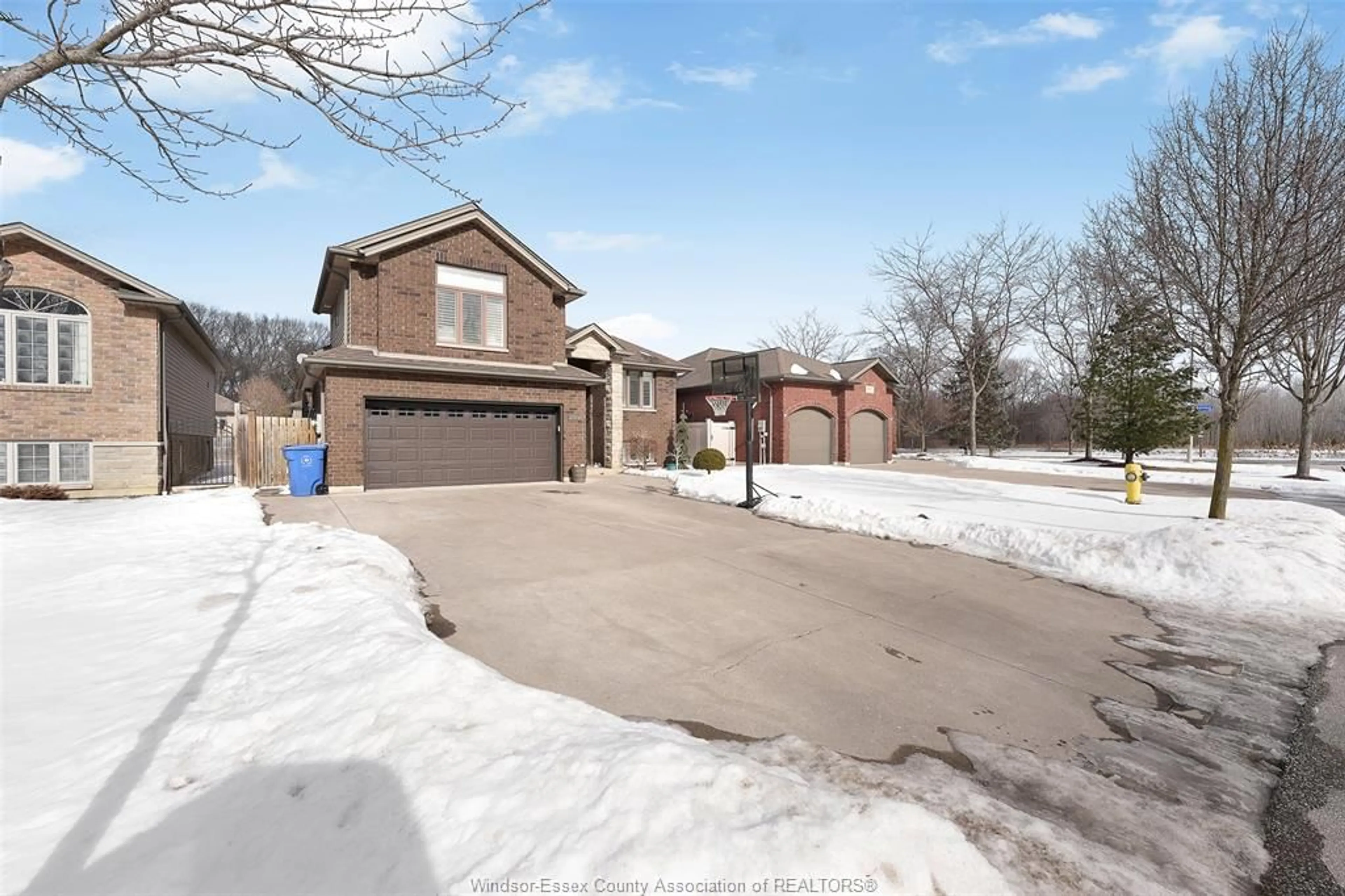 A pic from outside/outdoor area/front of a property/back of a property/a pic from drone, street for 695 DUNN, LaSalle Ontario N9J 1X4