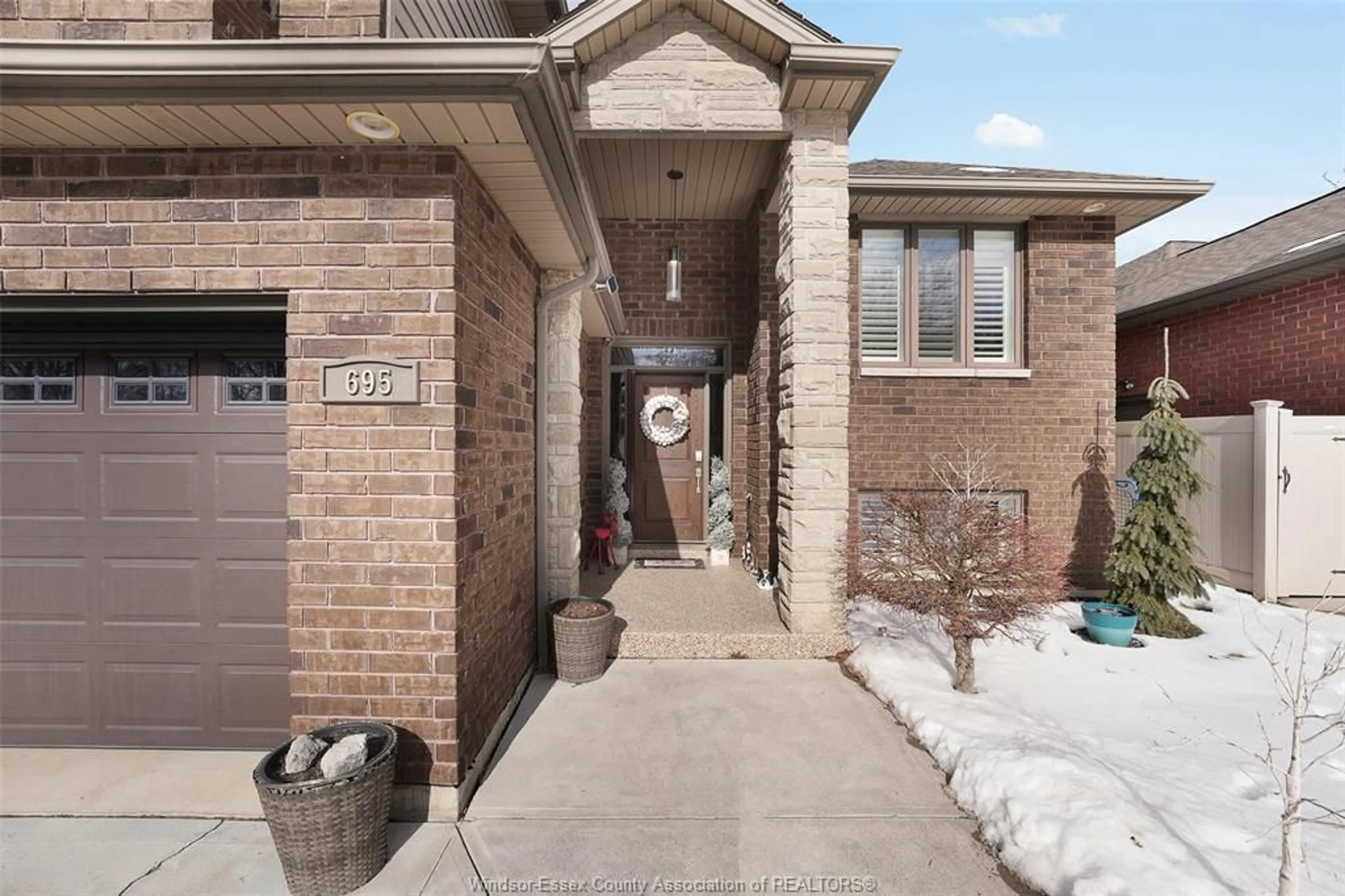 Unknown for 695 DUNN, LaSalle Ontario N9J 1X4