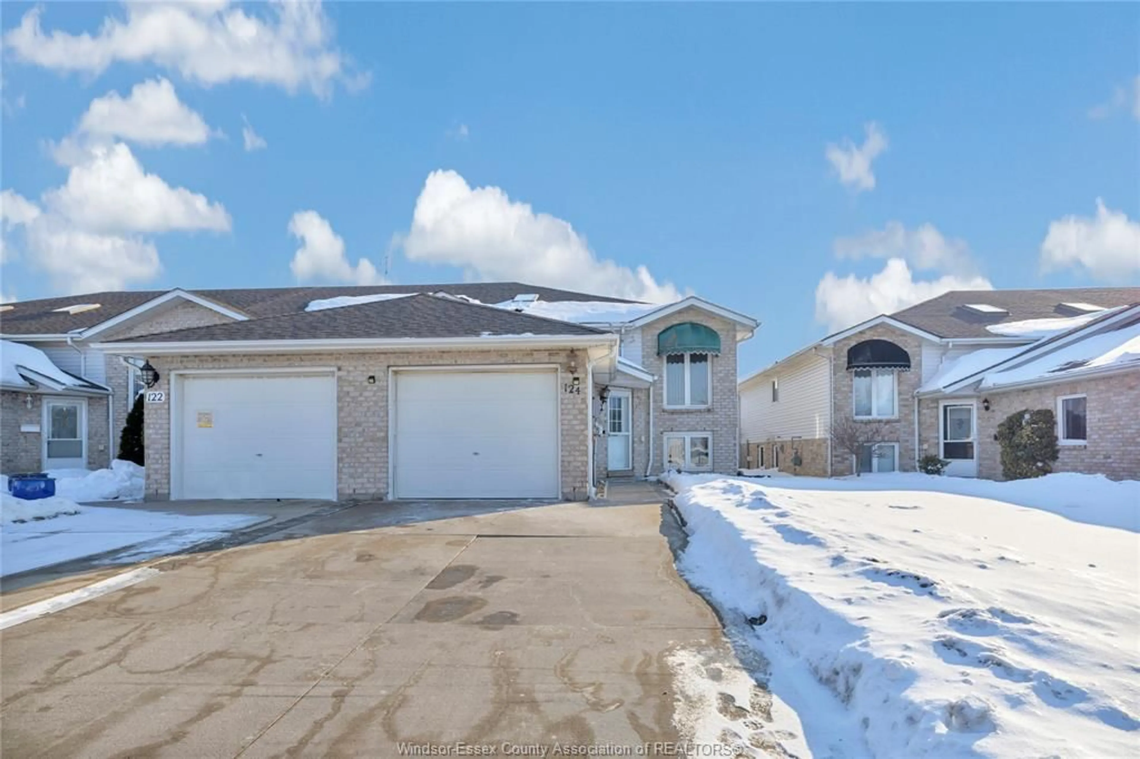 Unknown for 124 BENNIE, Leamington Ontario N8H 4Y5