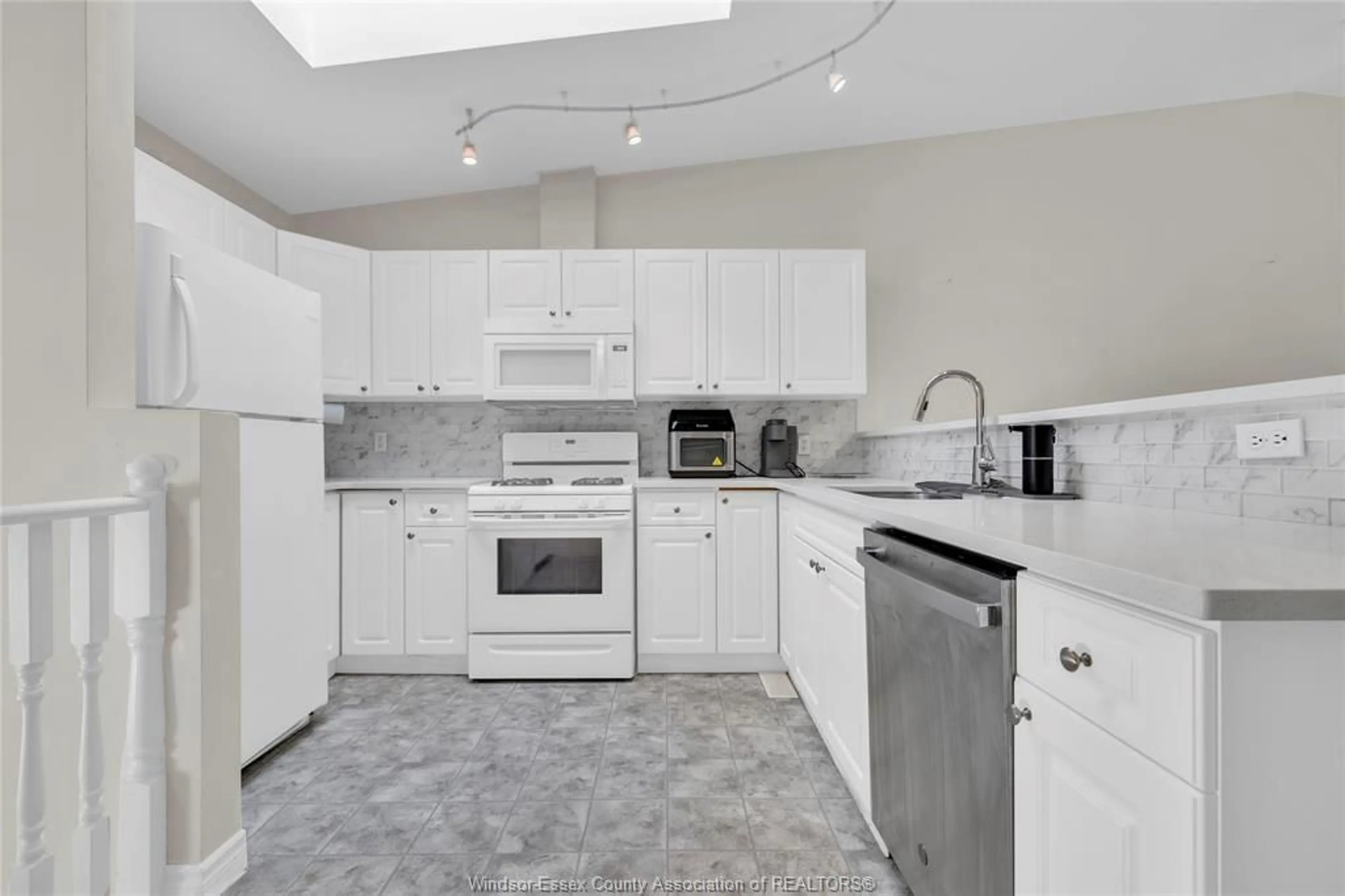 Standard kitchen, ceramic/tile floor for 124 BENNIE, Leamington Ontario N8H 4Y5