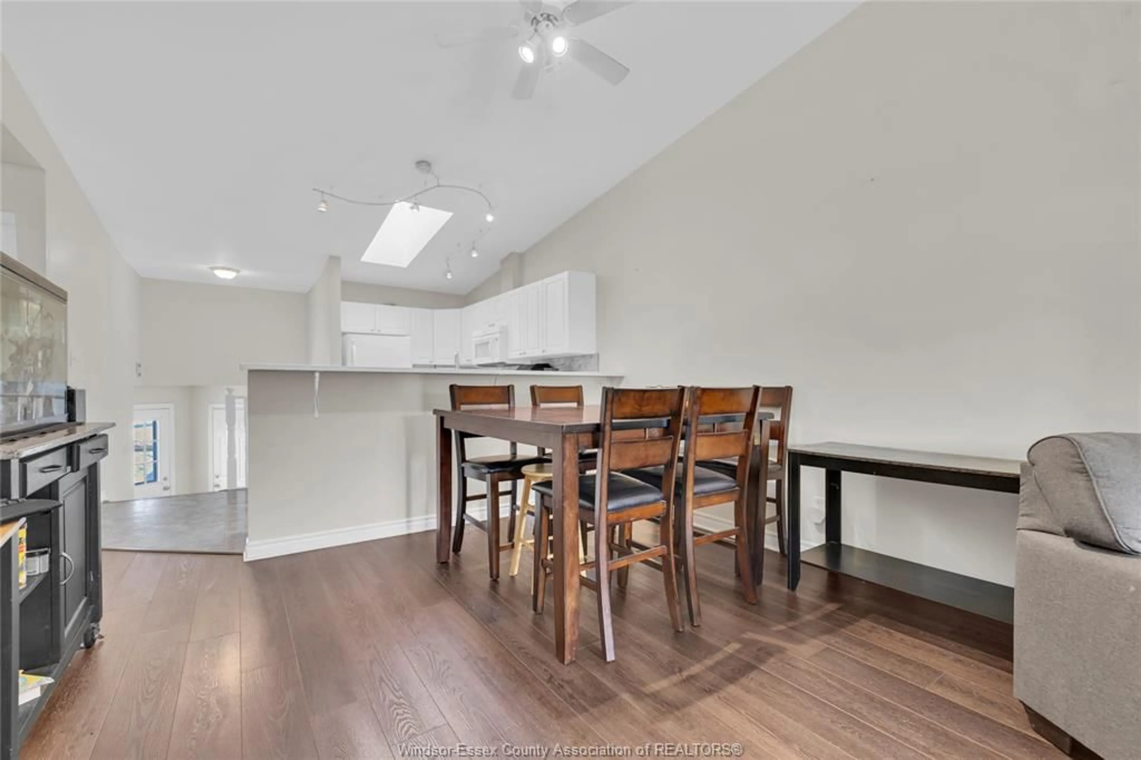 Dining room, wood/laminate floor for 124 BENNIE, Leamington Ontario N8H 4Y5