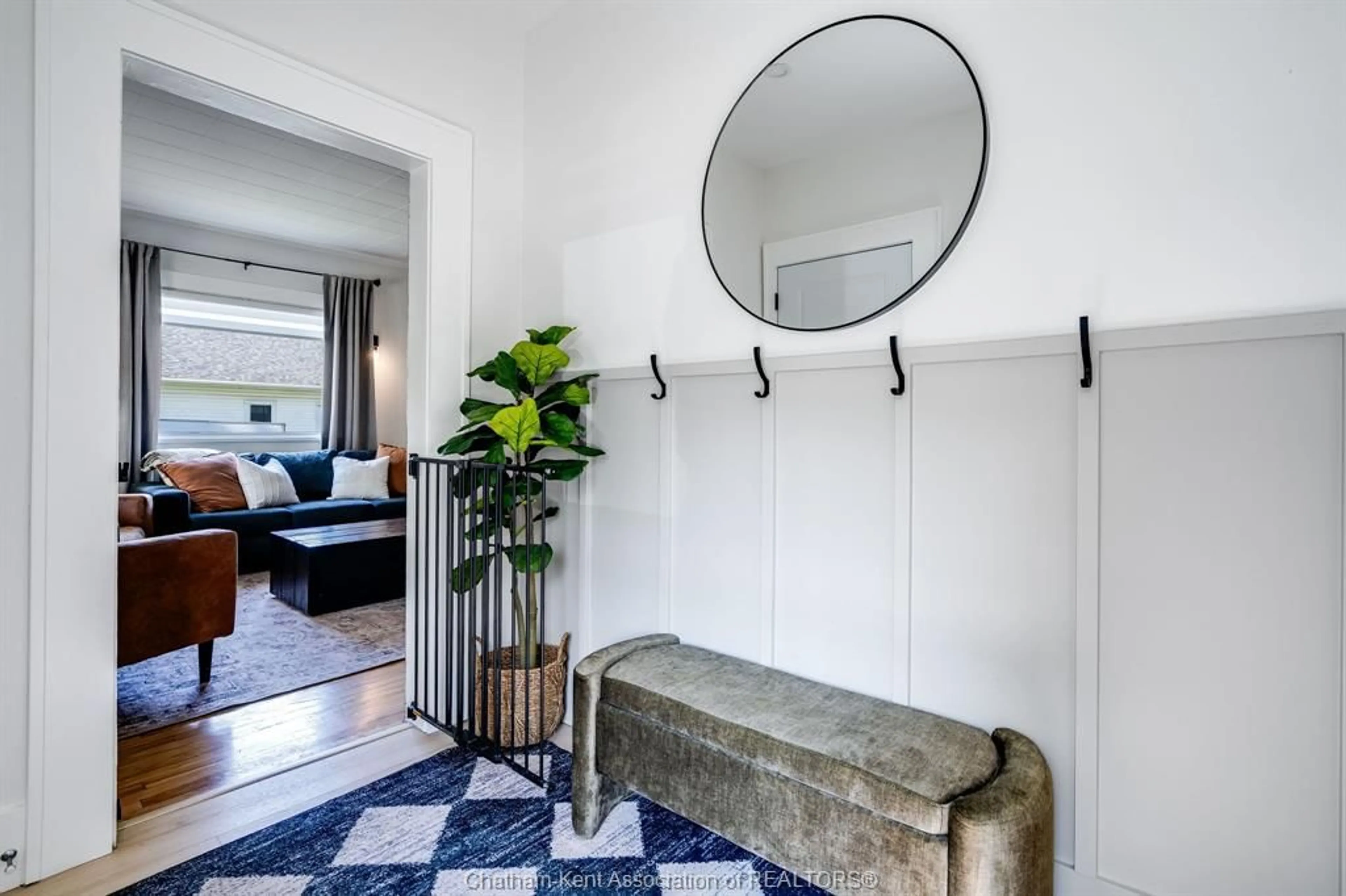 Indoor entryway for 33 Fort St, Tilbury Ontario N0P 2L0