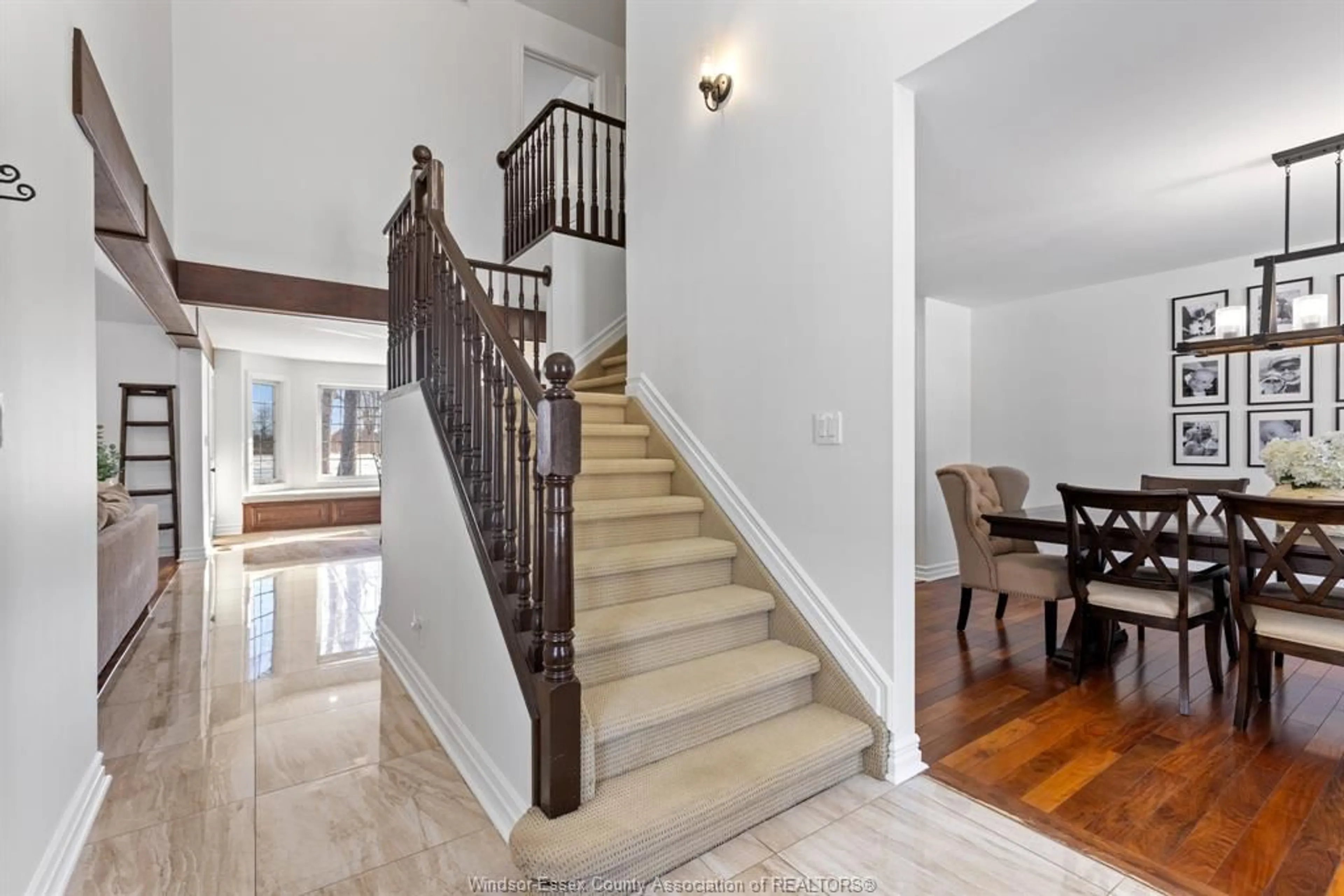 Indoor foyer for 313 CRYSTAL BAY Dr, Amherstburg Ontario N9V 4A6